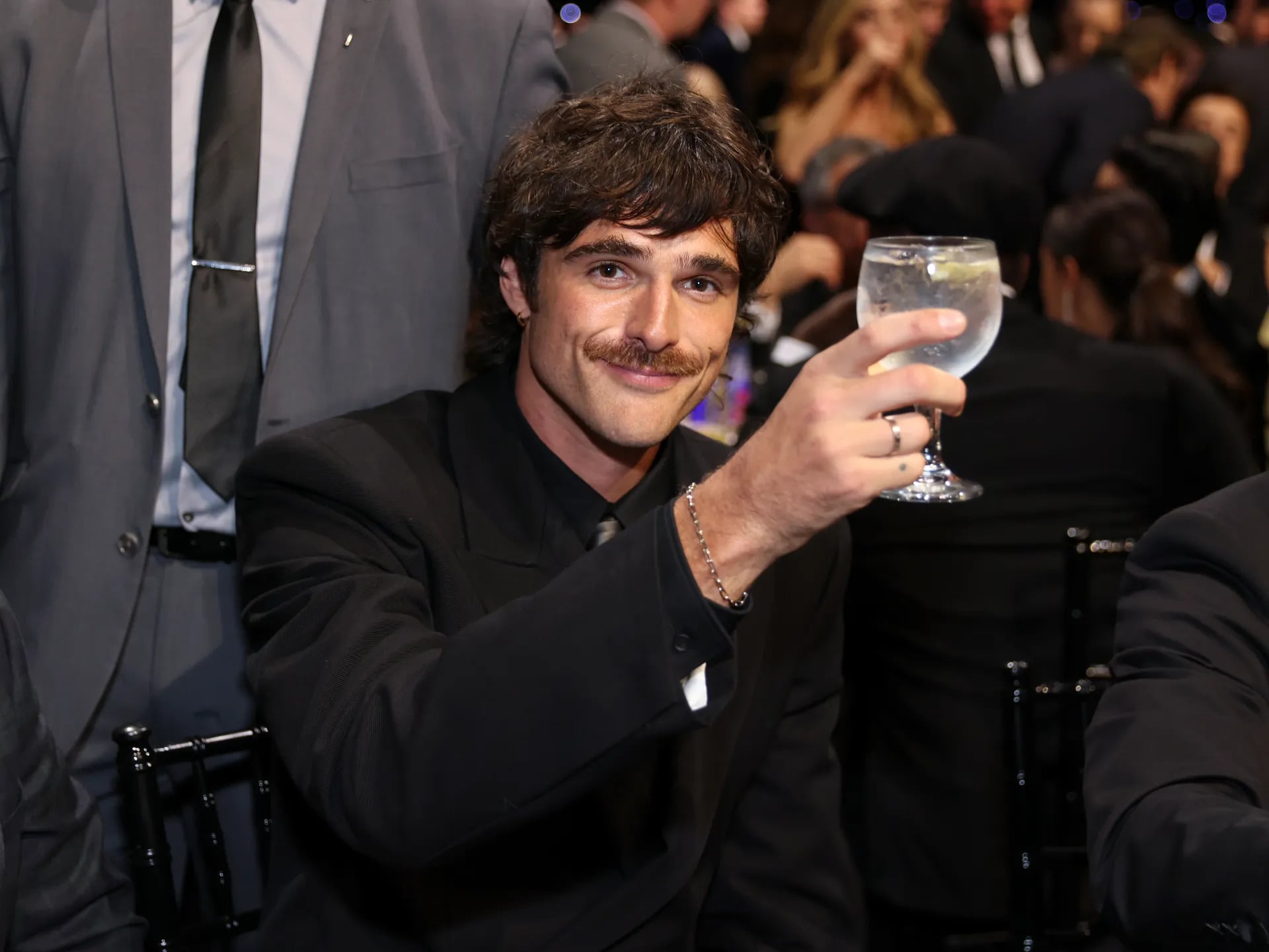 雅各艾洛迪 Jacob Elordi《科學怪人》奪 2026 評論家選擇獎最佳男配角獎！得獎感言曝：「沒想過會得！」