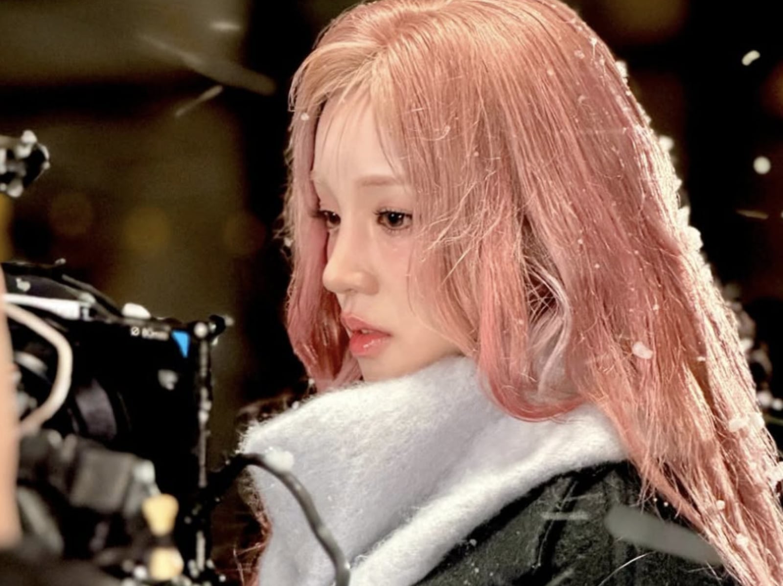 i-dle 宋雨琦新年翻唱告五人〈唯一〉！粉紅髮雪景拍攝、融合鄧紫棋版本引熱議！