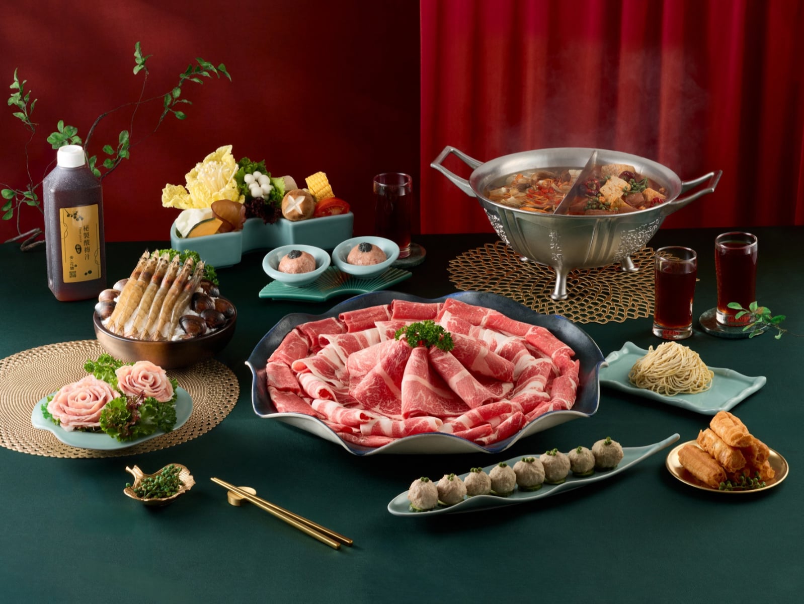 青花驕搶進信義區！海陸驕宴四人套餐 × 大摩威士忌聯名、3 種吃法激盪全新風味！