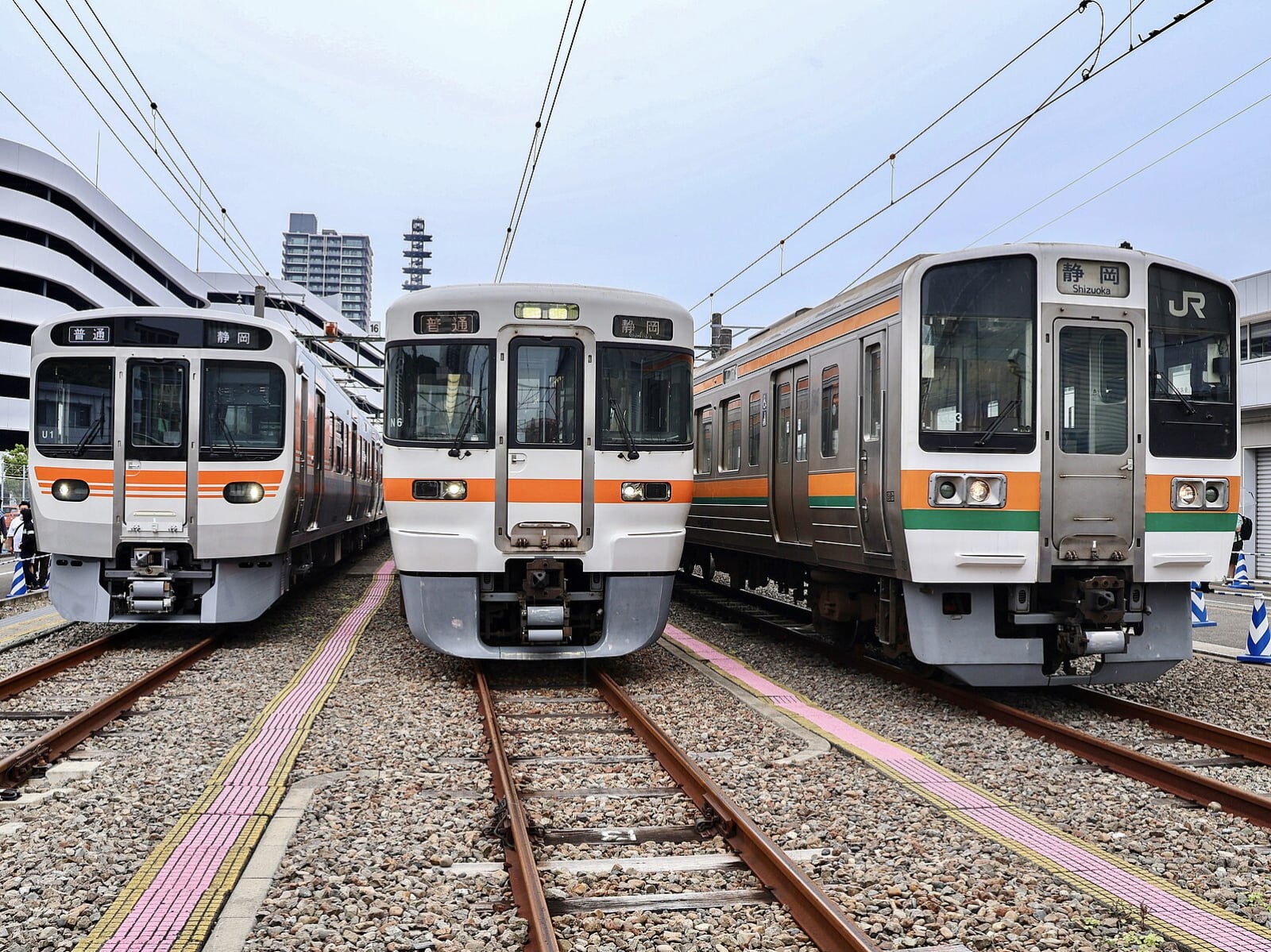 JR 東海道單日運量 51 萬人創歷史新高！180% 乘車率網笑：根本沙丁魚罐頭！