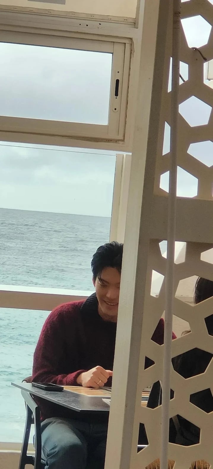 金宇彬、申敏兒西班牙蜜月！遇粉絲大方簽名合照親民舉動引網讚爆！