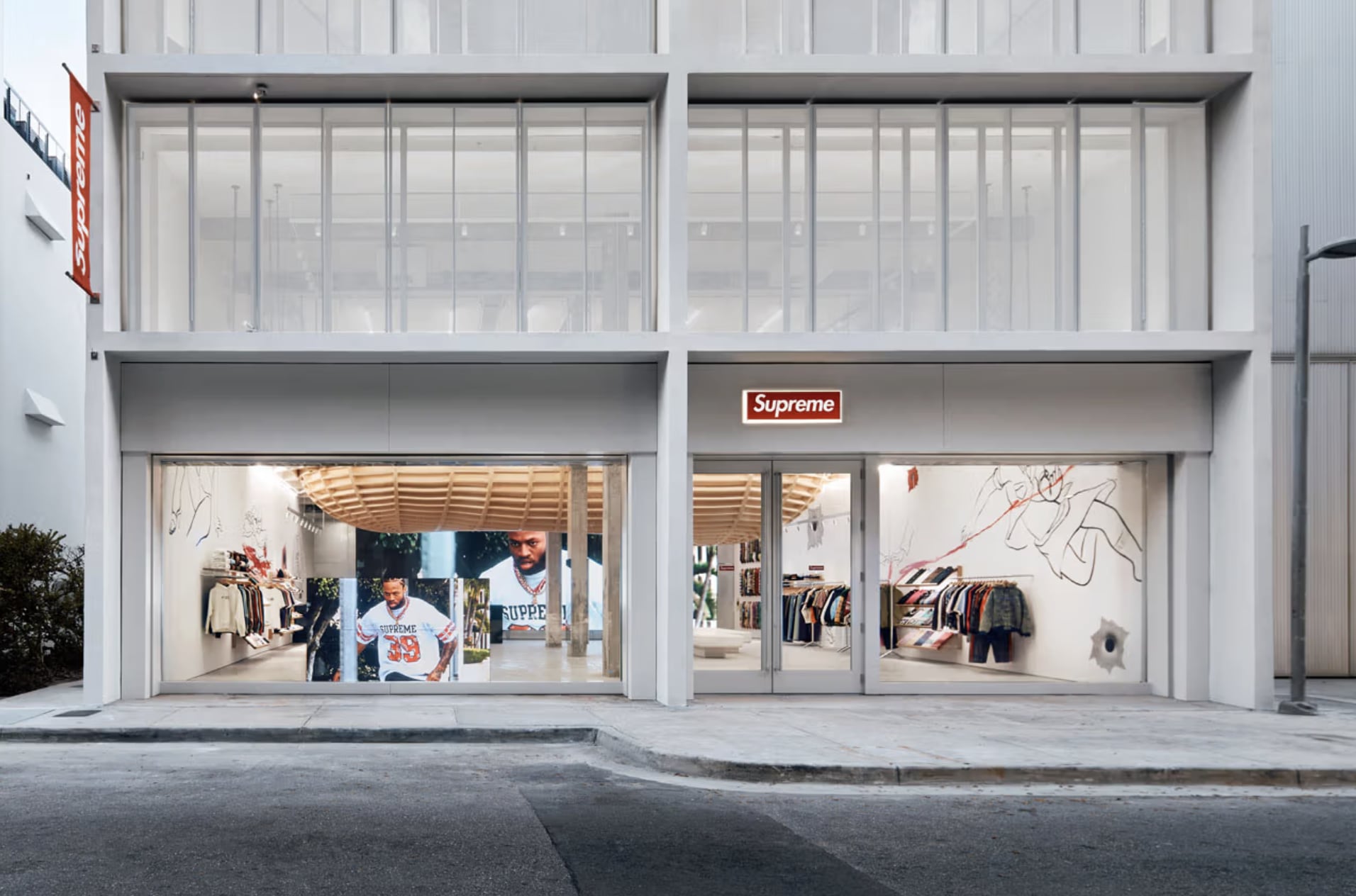 Supreme 店內爆槍擊案！饒舌歌手遭搶 70 萬金項鍊⋯三嫌犯已落網！