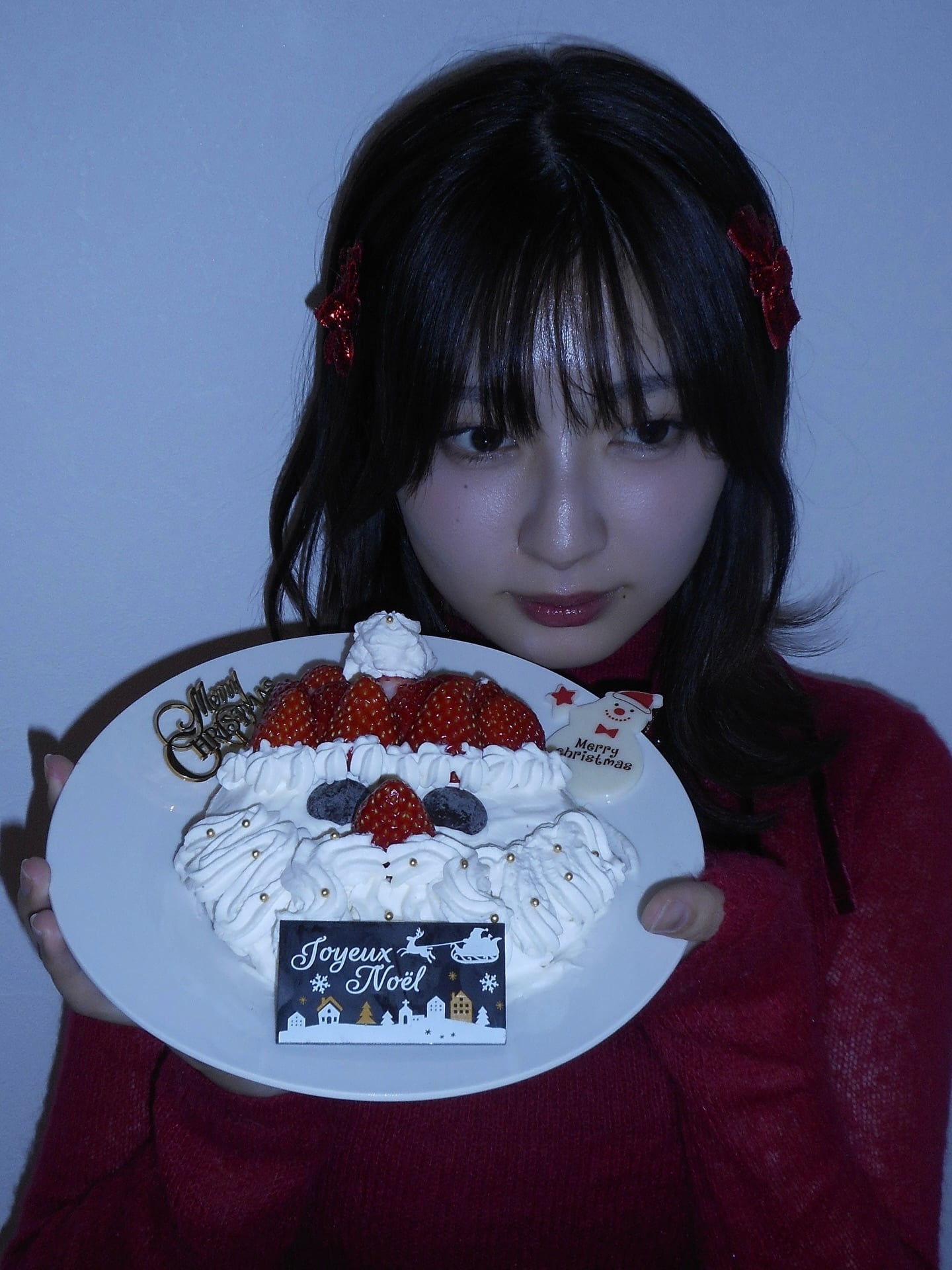 吉川愛聖誕節狂回 7500 則留言!親手做蛋糕、透露用 iPhone 16 Pro Max⋯粉絲驚呼「根本女神降臨」!