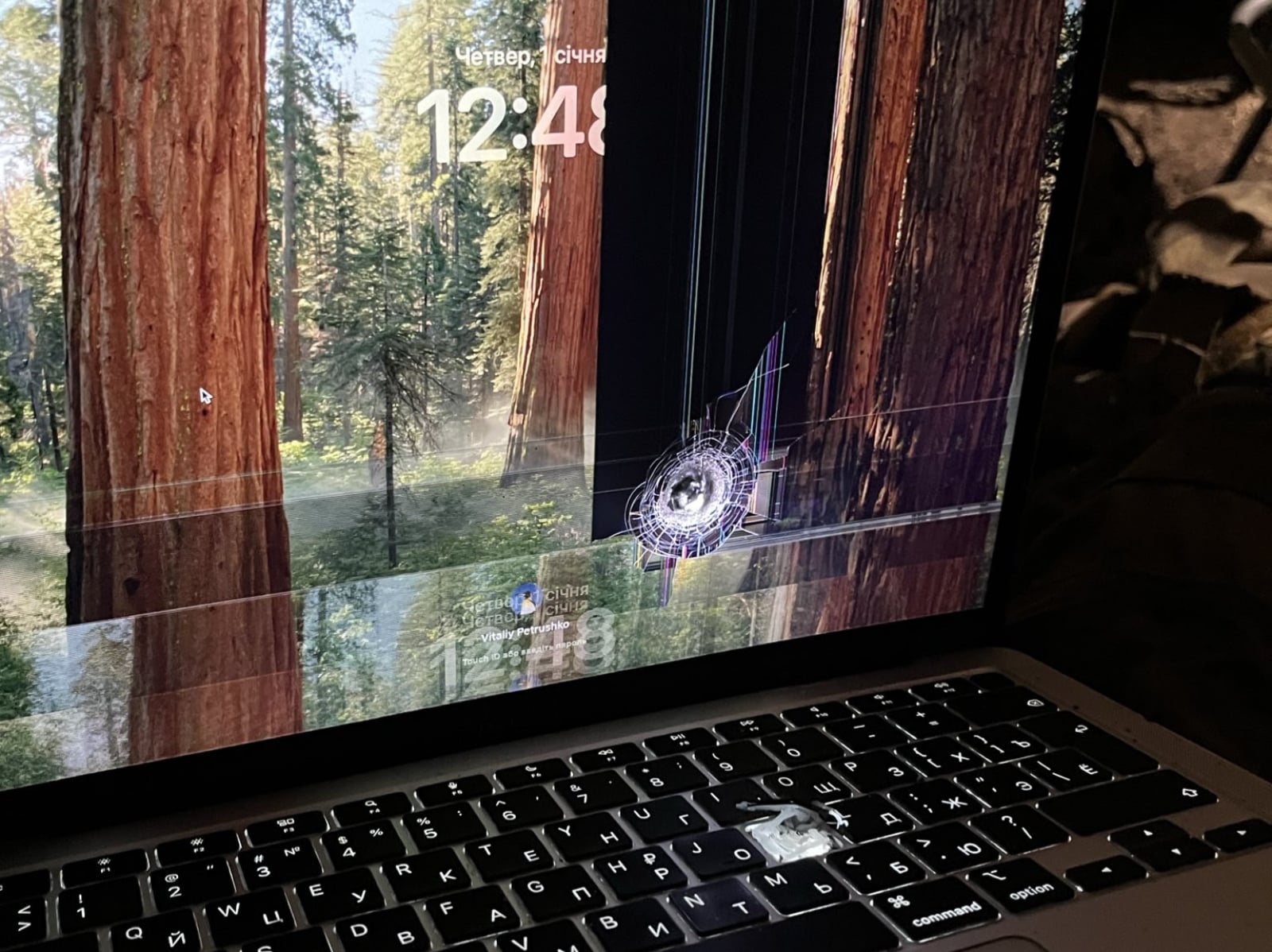 MacBook Air 擋完子彈還能開機！烏克蘭士兵戰場真實經歷曝光！