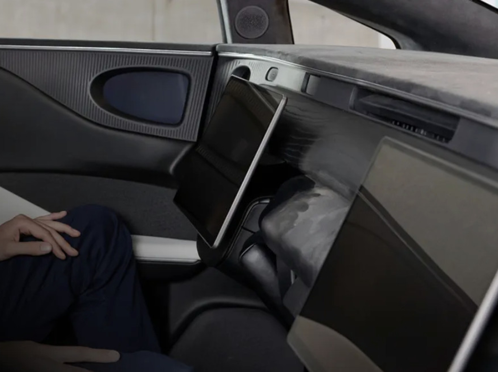 可摺疊方向盤電動車 Tensor Robocar 曝光！預計 2026 下半年量產上市！