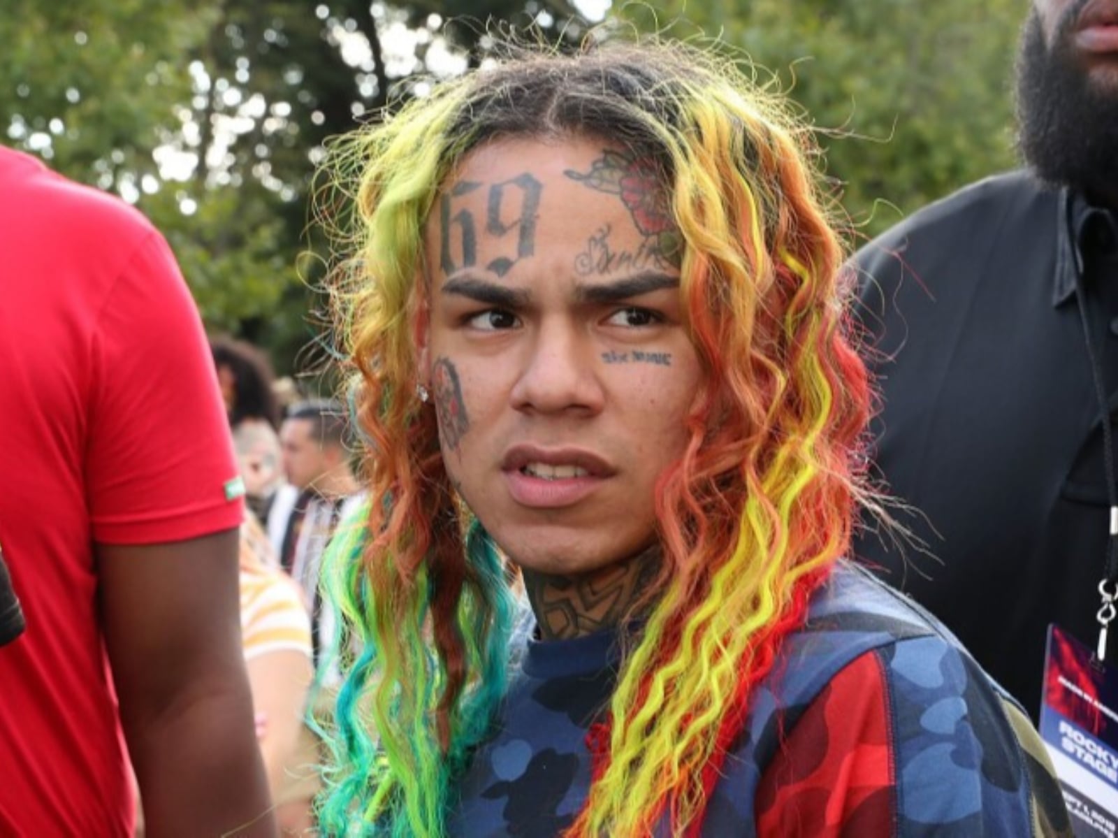 6ix9ine 高調直播入獄布魯克林監獄！想跟委內瑞拉總統馬杜洛跳舞、打牌⋯網笑：根本把獄中當社交場所！