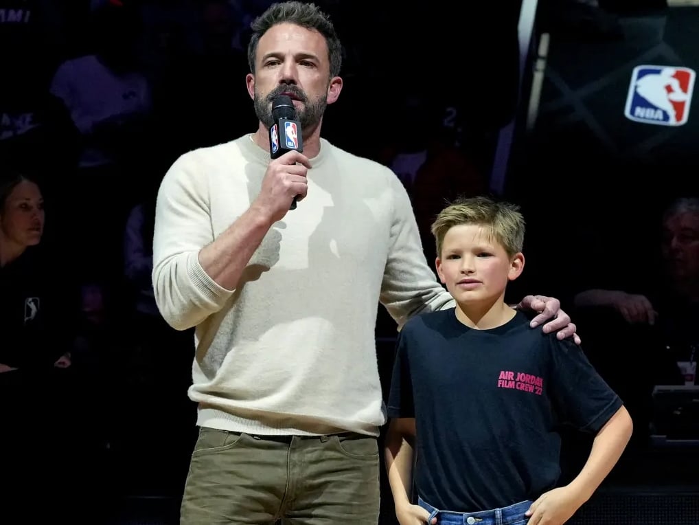 班艾佛列克 Ben Affleck 自爆 13 歲兒子想拿錢下注運動賽事！身價破億也不給：「要他靠自己！」