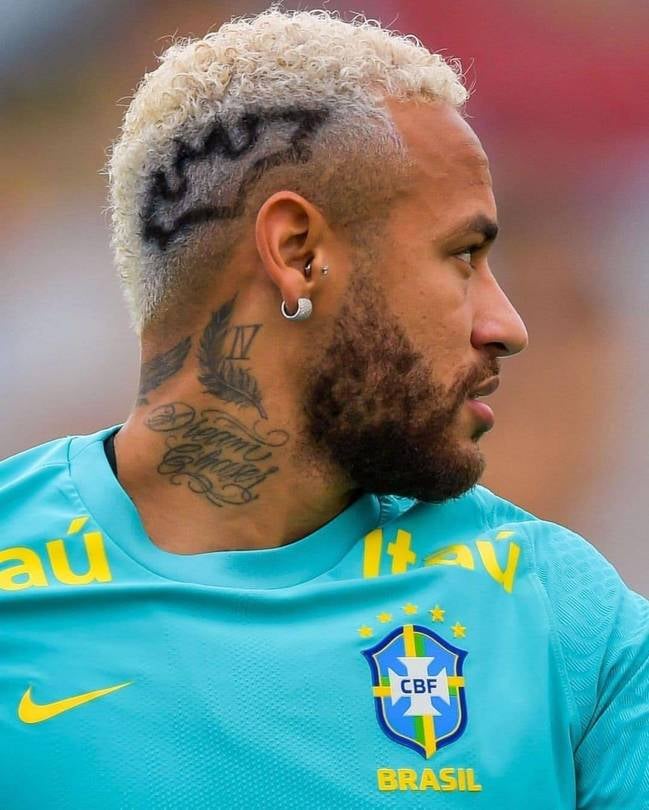 足球巨星內馬爾狂砸 20 億台幣圓夢！蝙蝠車、直升機、噴射機全入手，這才是真正的「富豪玩具」！