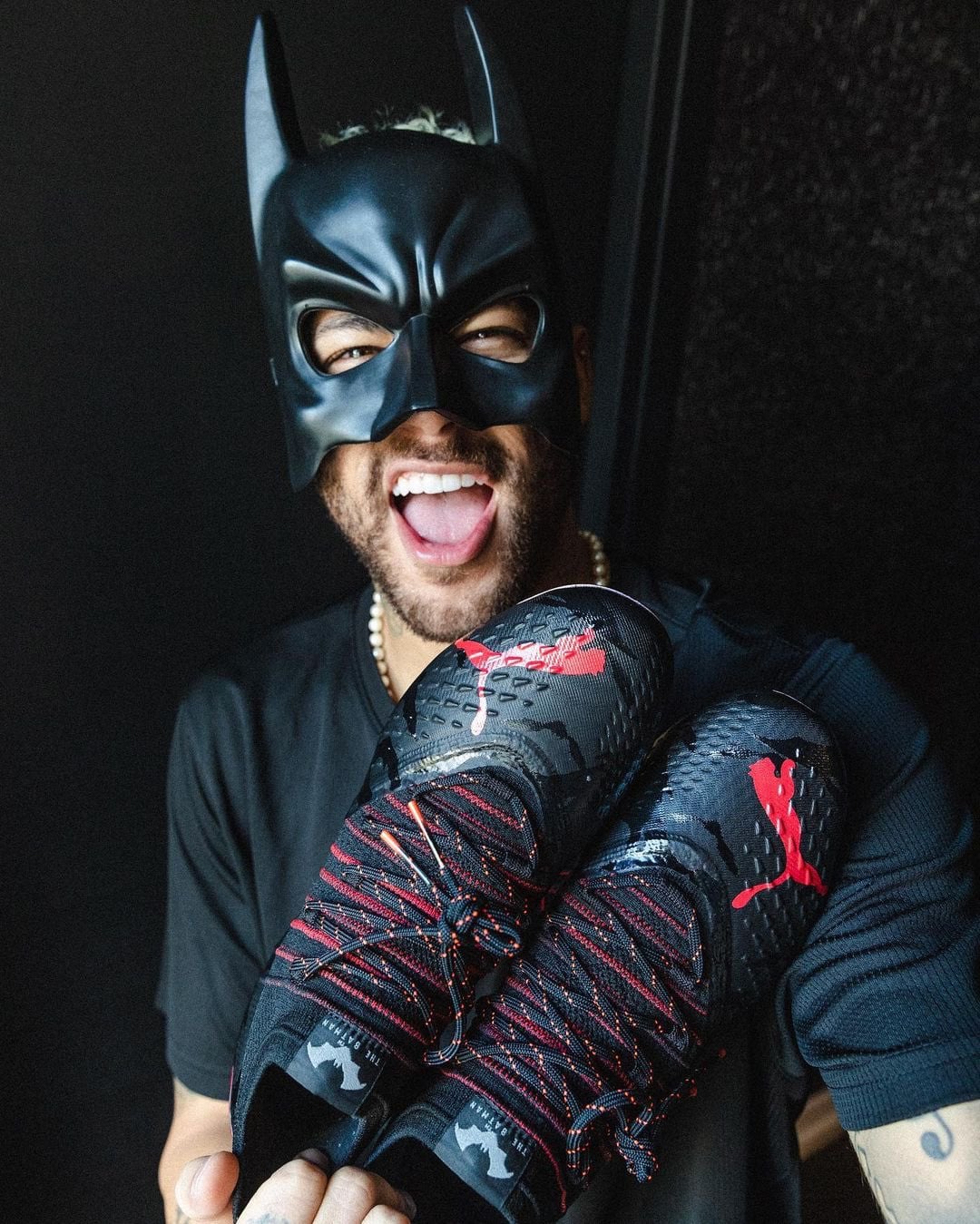 足球巨星內馬爾狂砸 20 億台幣圓夢！蝙蝠車、直升機、噴射機全入手，這才是真正的「富豪玩具」！