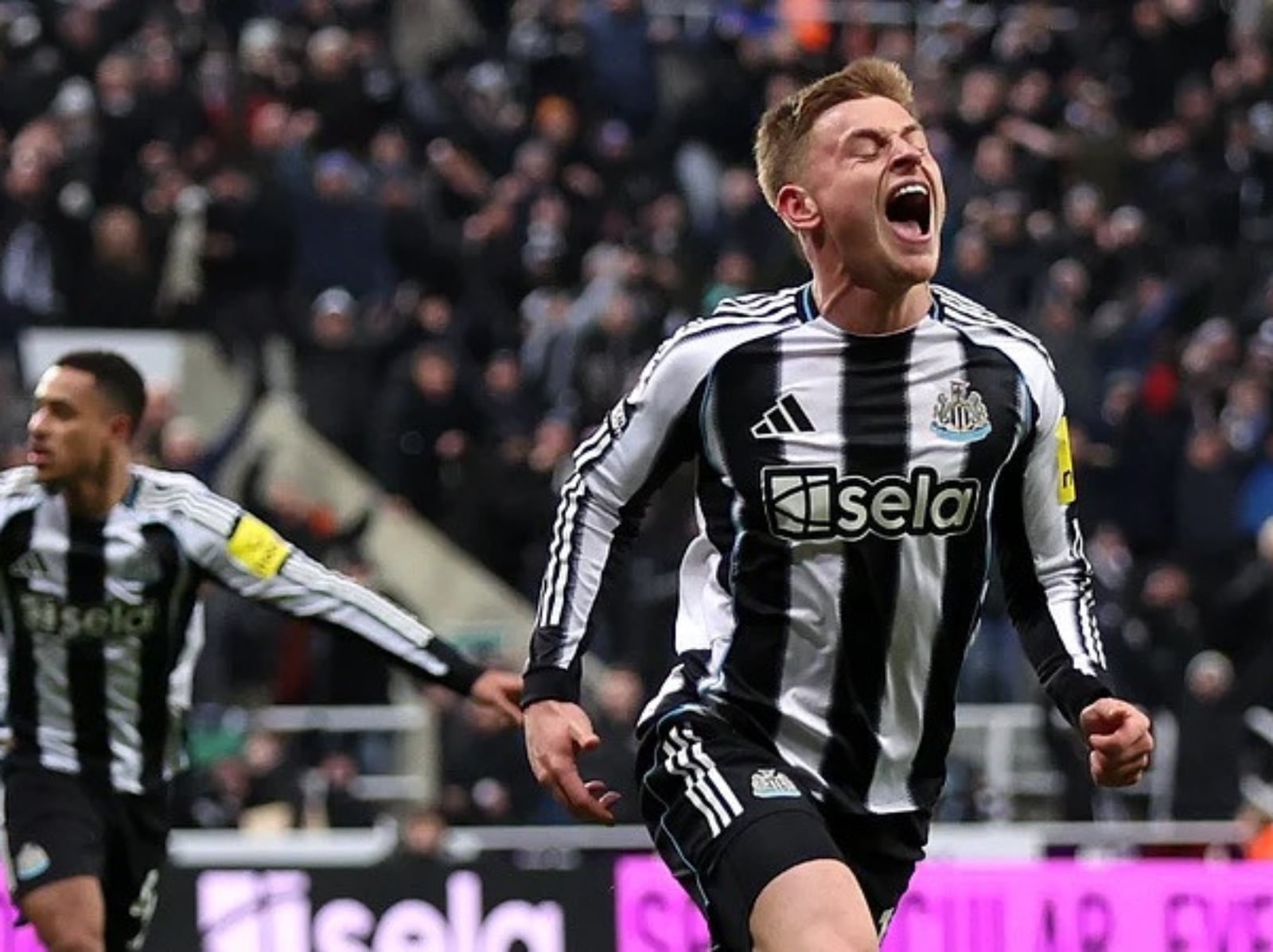 紐卡索聯 Harvey Barnes 致勝射門逆轉擊敗里茲聯！創英超史上最晚進球紀錄！