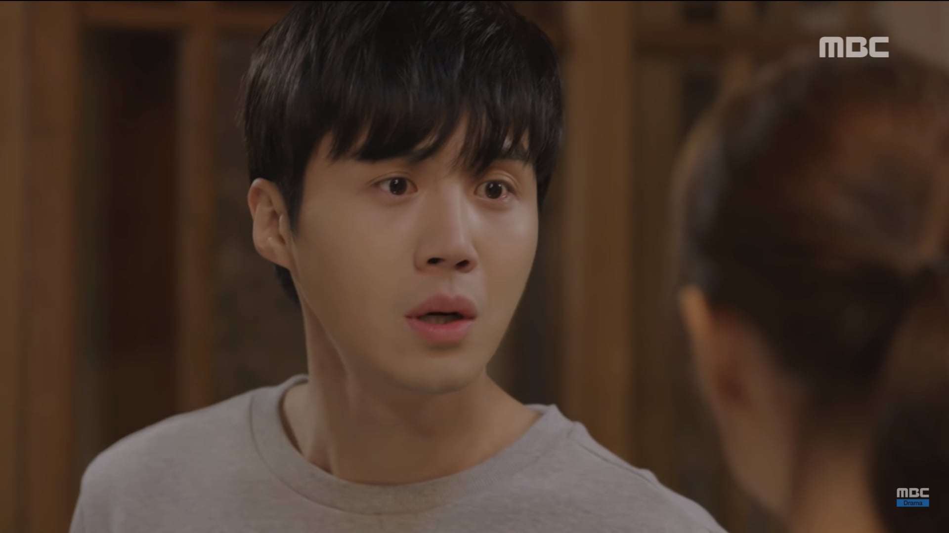 《愛情怎麼翻譯？》金宣虎身高 183 公分、前女友爭議、歪頭眨眼爆紅⋯８件事快認識！