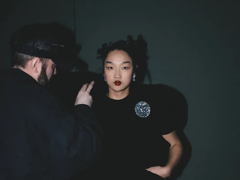 Audrey Nuna 紅毯「黑色雕塑裝」驚豔全場！造型師 Danyul Brown 揭背後內幕超艱辛！