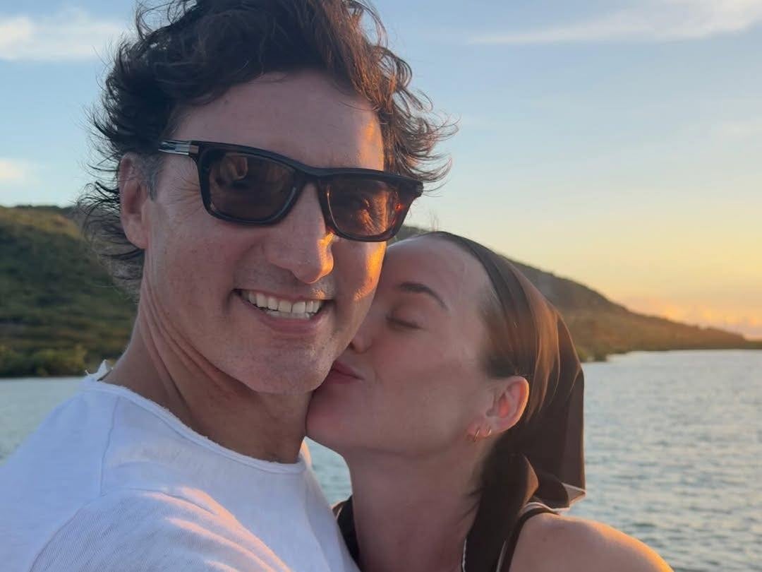 凱蒂佩芮 Katy Perry 海邊親吻前加拿大總理杜魯道！ IG 曬甜蜜假期照曝光！