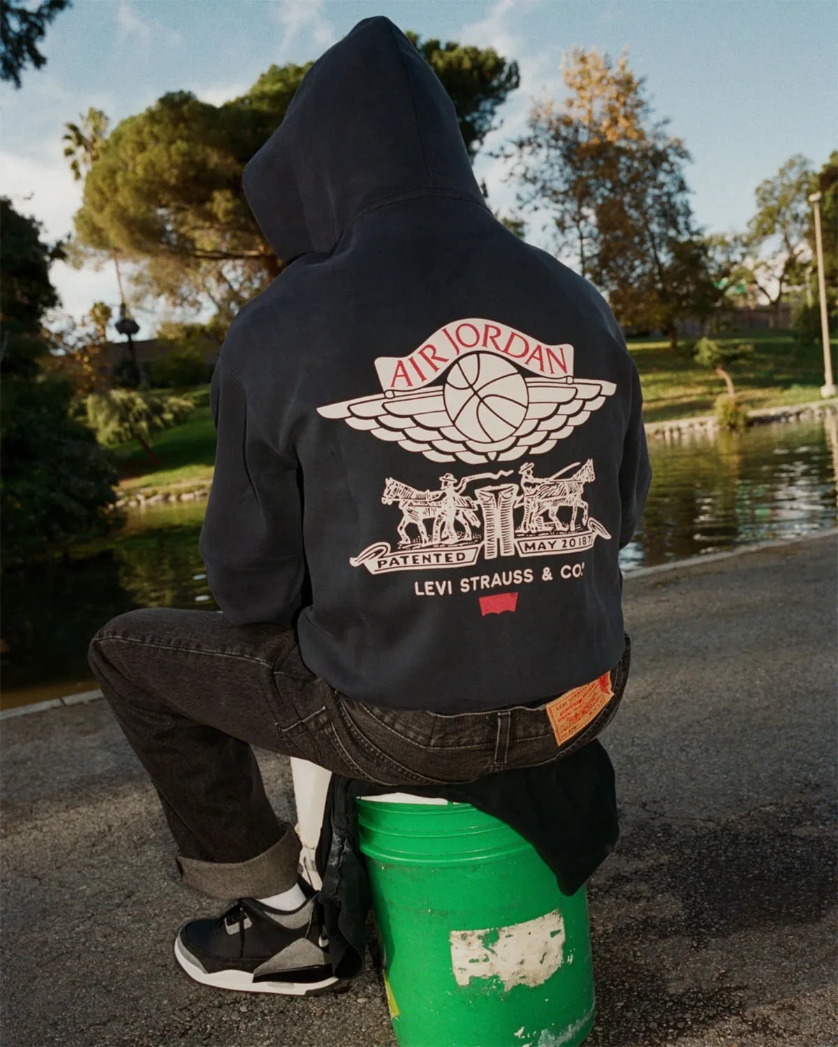 Levi's x Jordan Brand 全新聯名正式曝光！牛仔面料注入 AJ3、傳奇導演 Spike Lee 帥氣演繹！