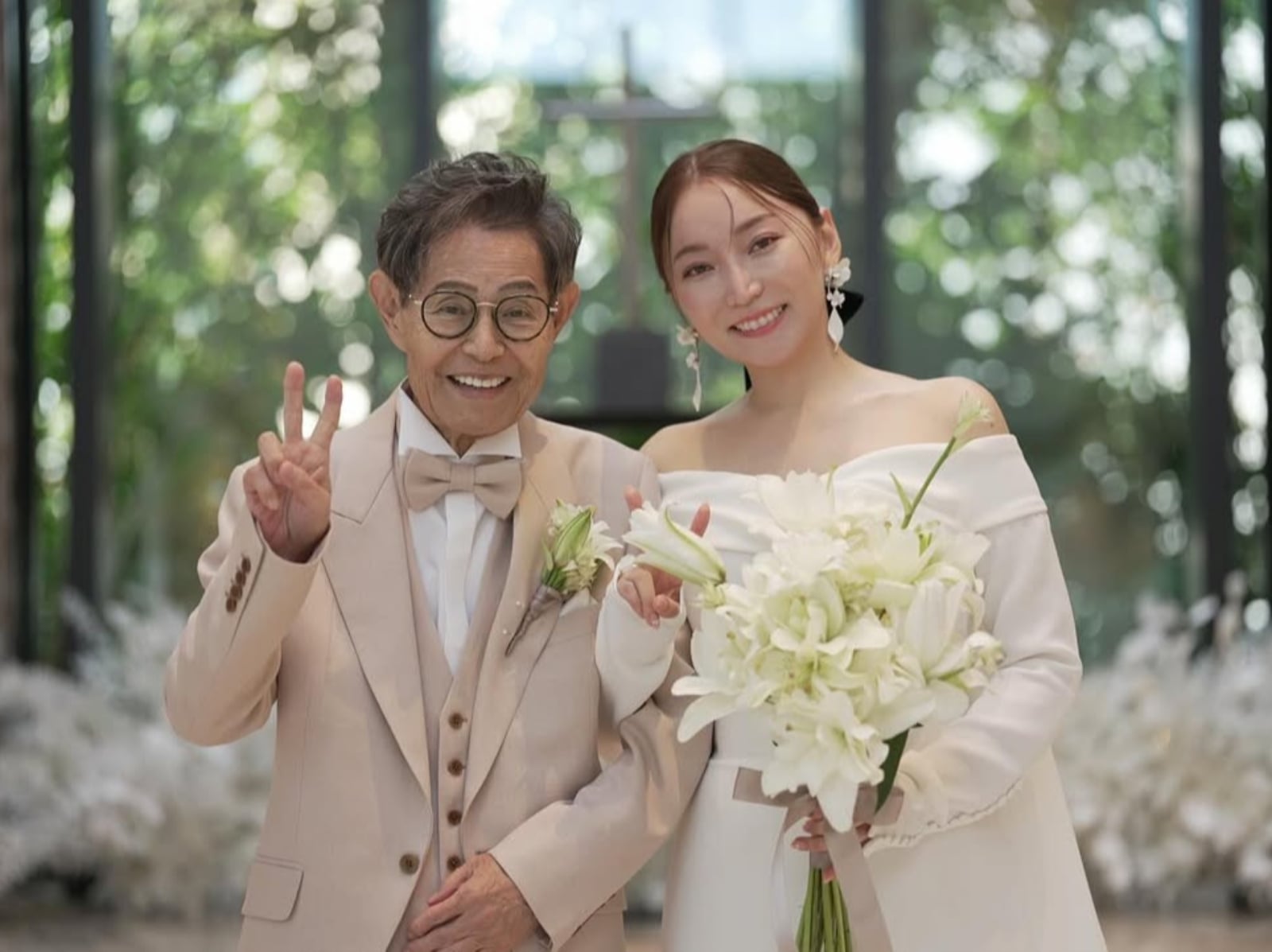 加藤茶 82 歲婚紗照曝光！相差 45 歲妻子加藤綾菜感性認愛！