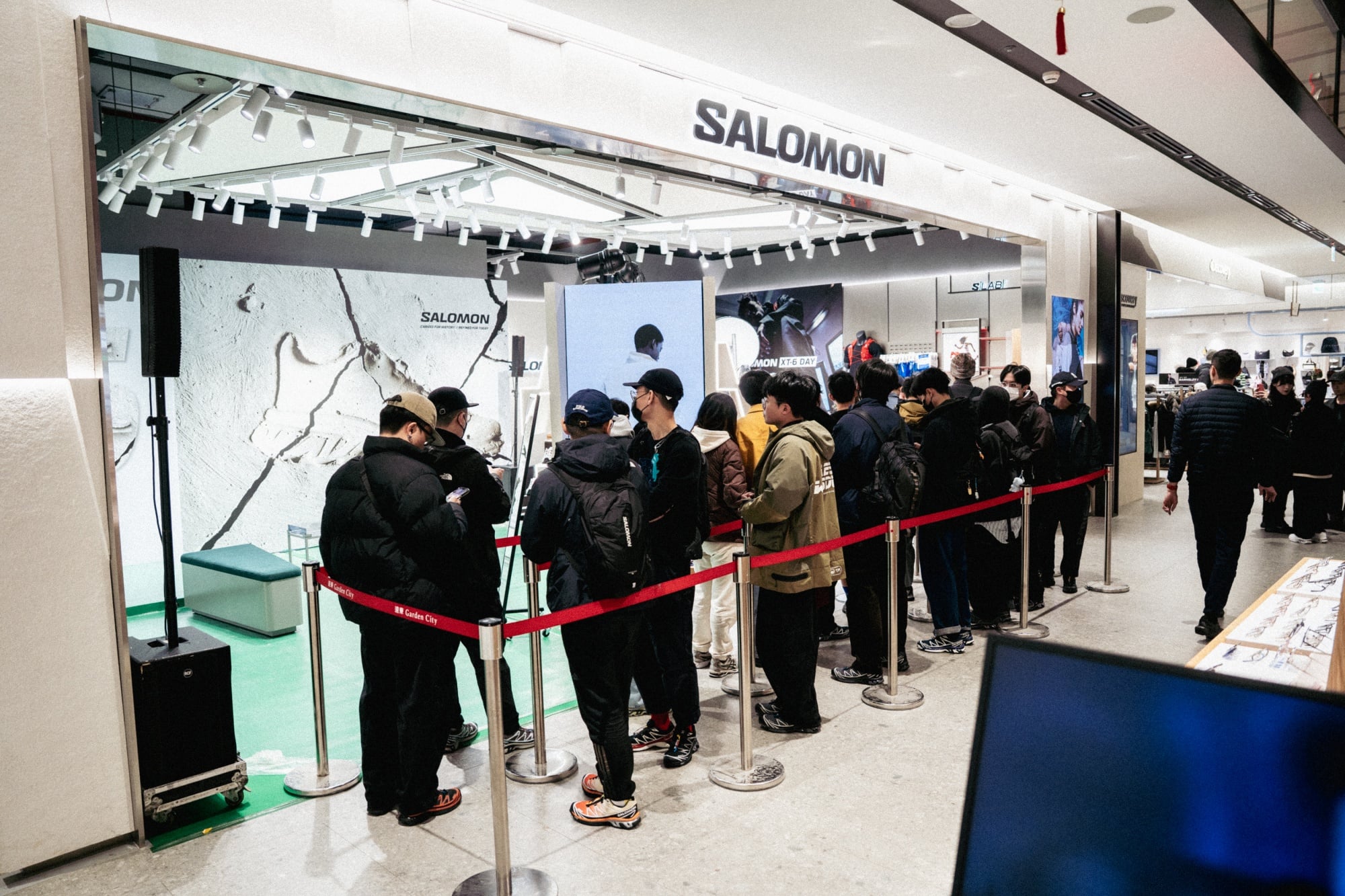 從山徑到街頭!Salomon XT-6 跨界成潮鞋聖地⋯小樂親揭「減法生活」穿搭哲學!