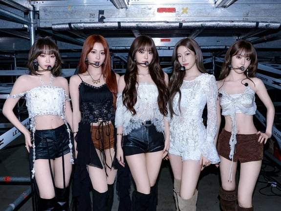 LE SSERAFIM 金采源護照丟火鍋照發完秒刪！網友笑：「是不是不想回韓國？」