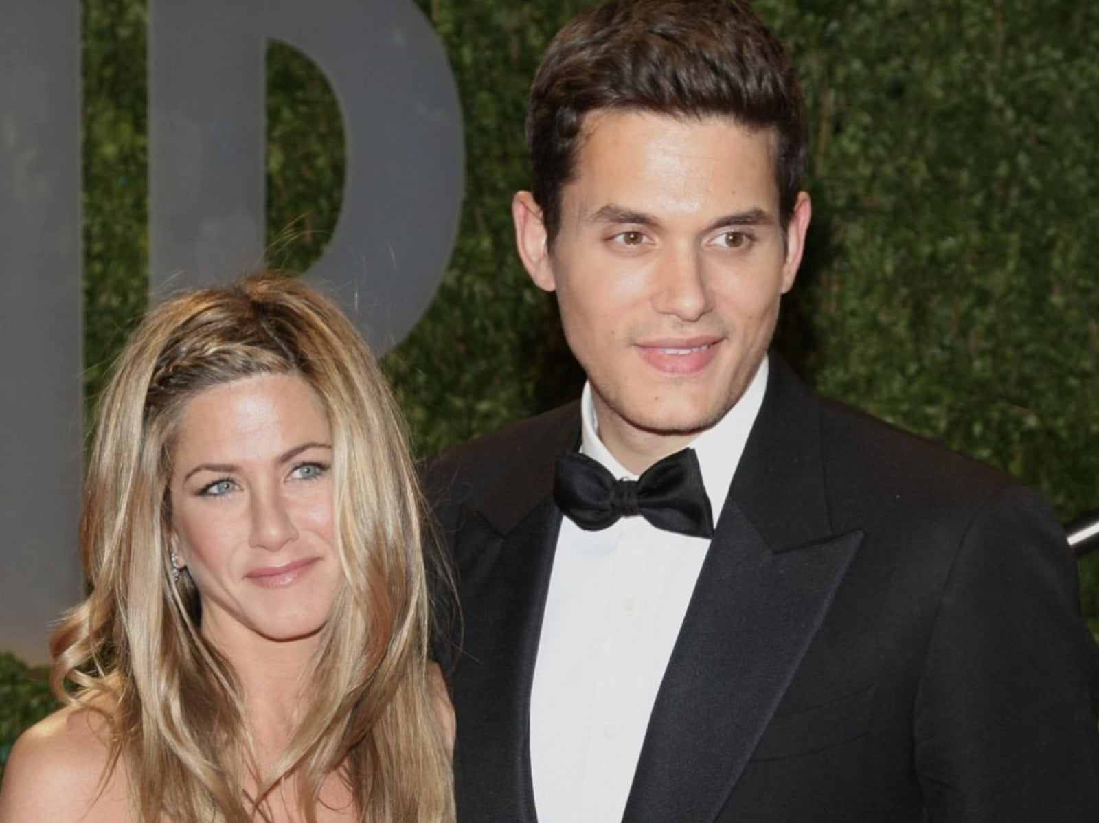 珍妮佛安妮斯頓 Jennifer Aniston 險遇前男友約翰梅爾 John Mayer！好萊塢飯店相差 40 分鐘離場！