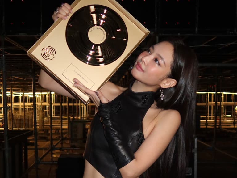 BLACKPINK Jennie 金唱片豪送 50 名舞者雷朋 Ray-Ban 墨鏡!網喊:「現在轉職還來得及嗎?」