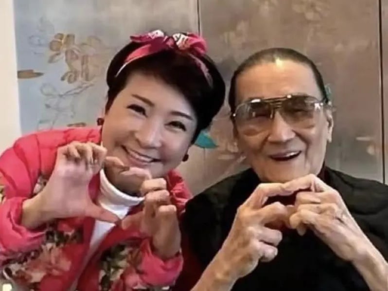 謝霆鋒父母謝賢、狄波拉帶新歡和平用餐！昔日戀情內幕曝光！