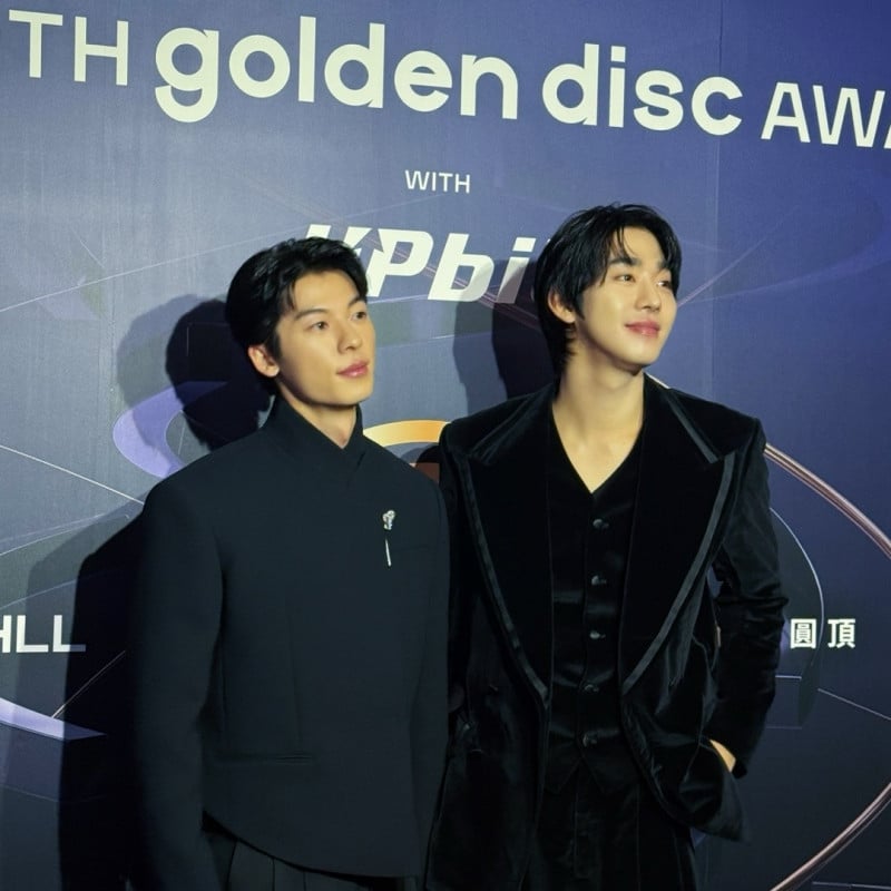 許光漢、邊佑錫、安孝燮金唱片合體！三帥玩自拍、比愛心引熱議！