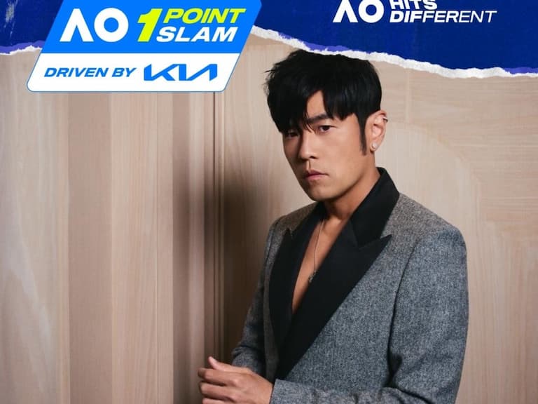 周杰倫澳網「一球大滿貫」登場！首戰遭 24 歲澳洲陪練員 ACE 發球秒殺淘汰！