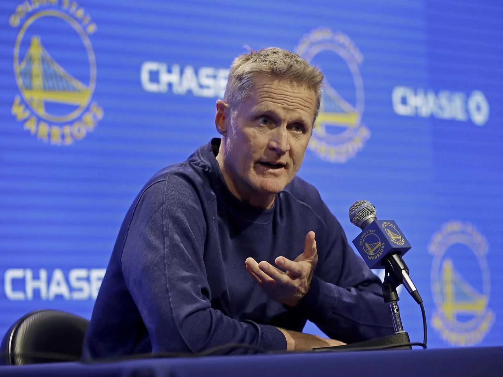勇士主帥 Steve Kerr 慶幸媽媽不看 NBA：「不然要擔心他會打來問我為啥不上 Kuminga。」