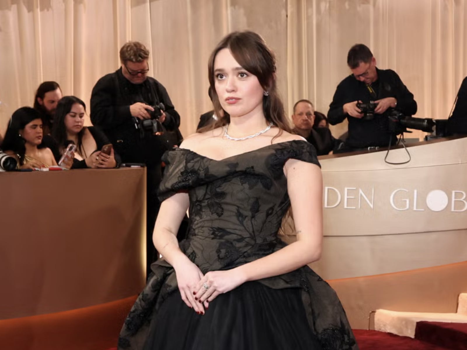 《白蓮花飯店》第三季演員金球獎齊聚！艾咪盧伍德 Aimee Lou Wood 坦言：「不敢看第四季！」