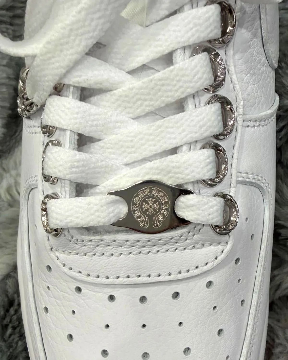 Chrome Hearts x NOCTA x Nike Air Force 1 真的來了！2026 年球鞋大魔王要價 12 萬！