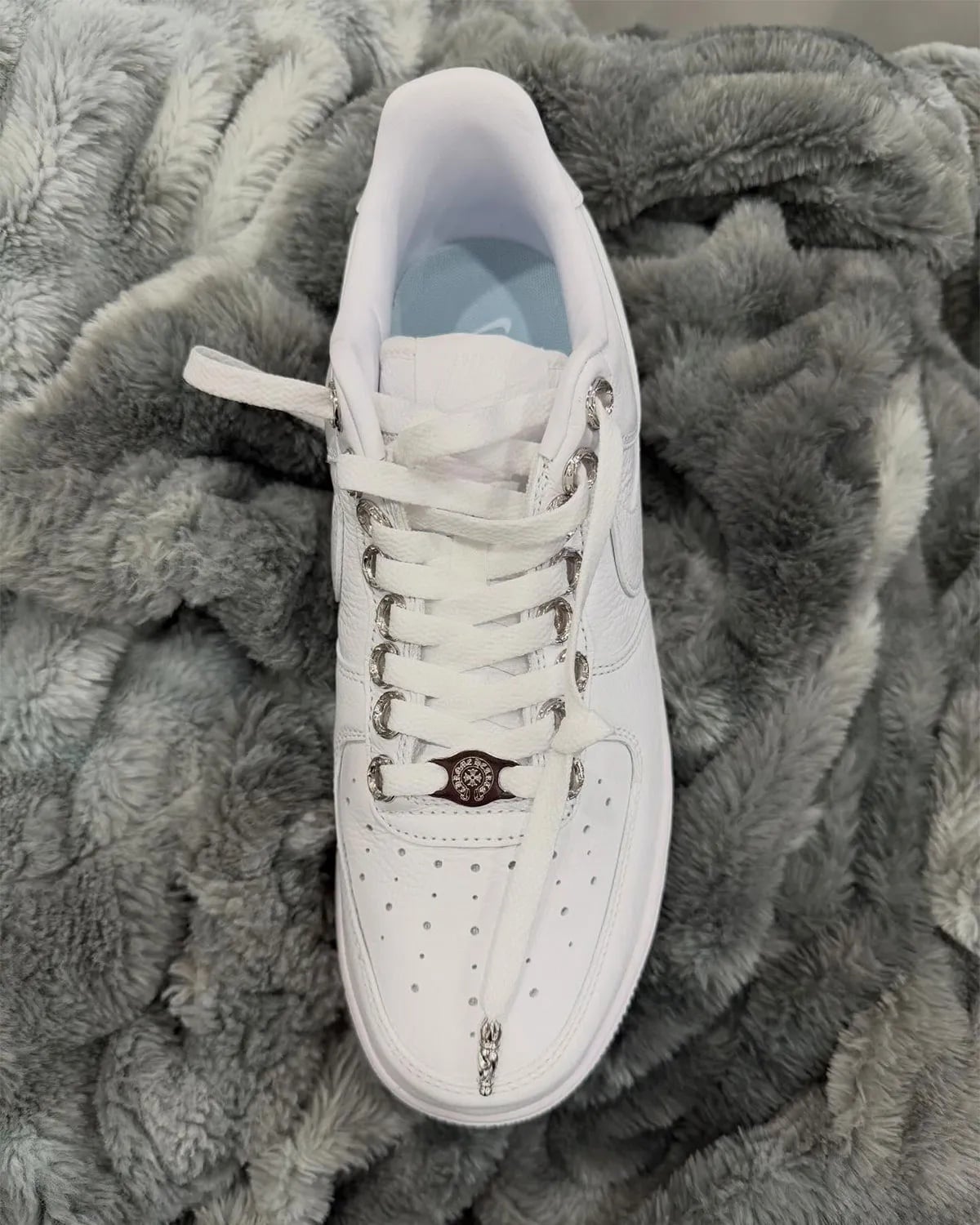 Chrome Hearts x NOCTA x Nike Air Force 1 真的來了！2026 年球鞋大魔王要價 12 萬！