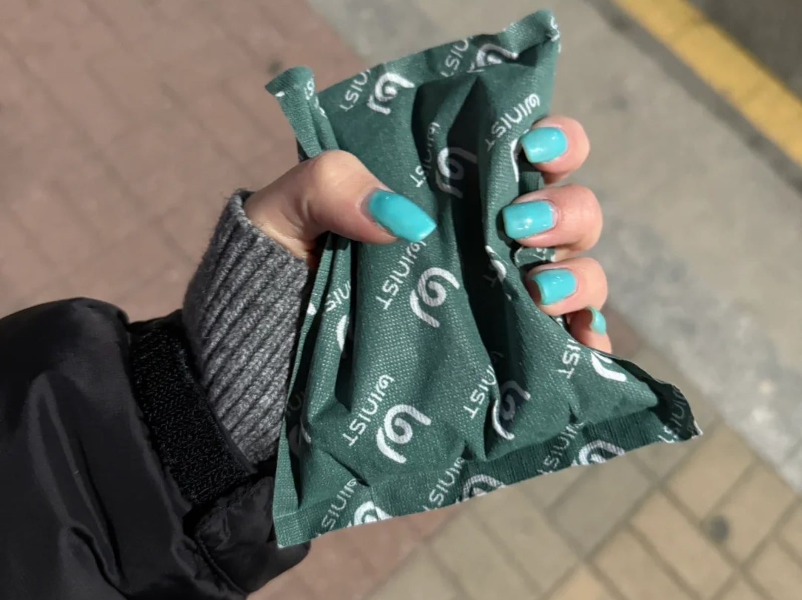 暖暖包用完先別急著丟！日本網友傳授 5 大妙招：變身除臭劑、除濕劑⋯用途一次看！