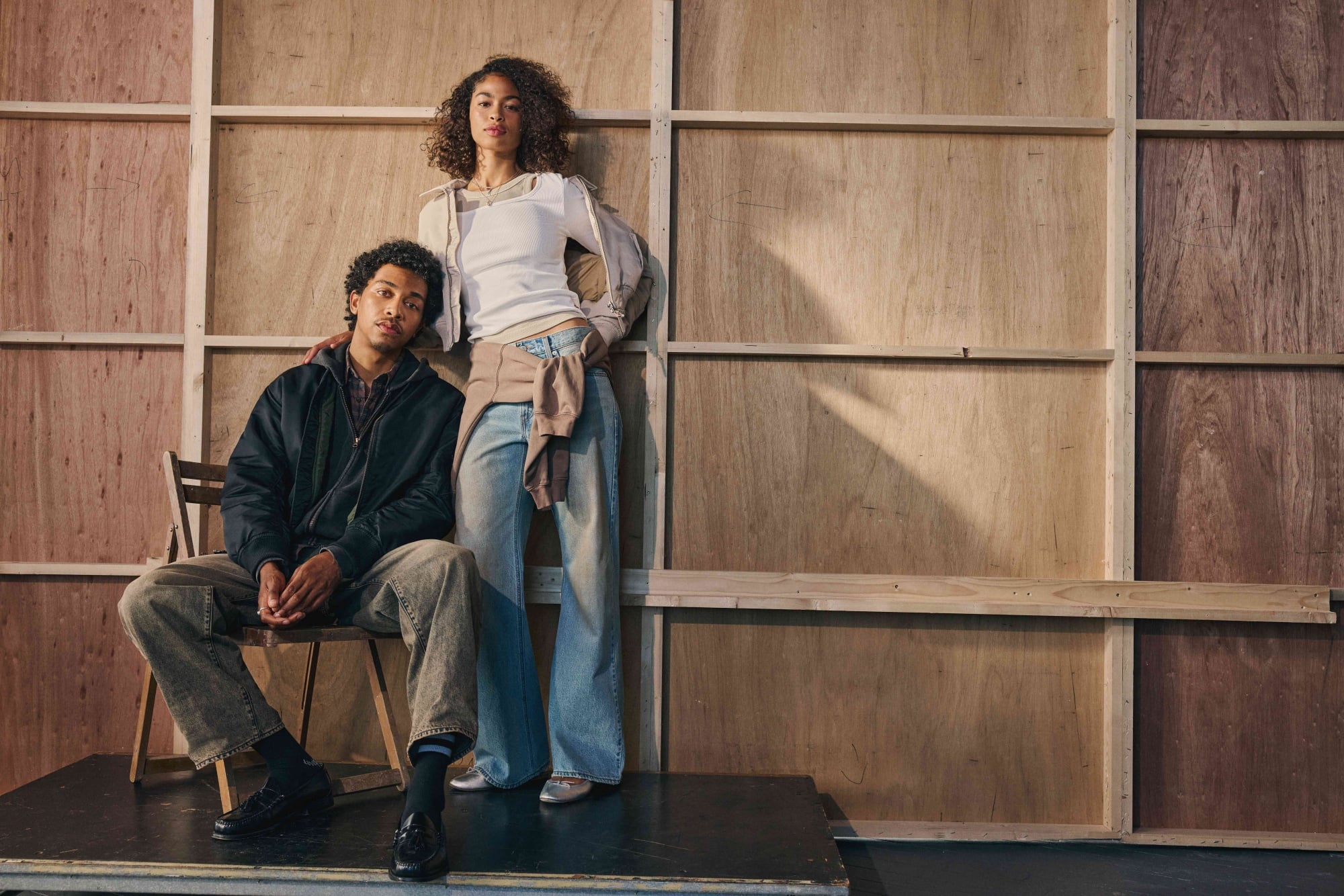 Levi’s® 2026 春夏系列：末 Z 世代衣櫥不羈之選，以成熟油漬搖滾風向矛盾之美致敬