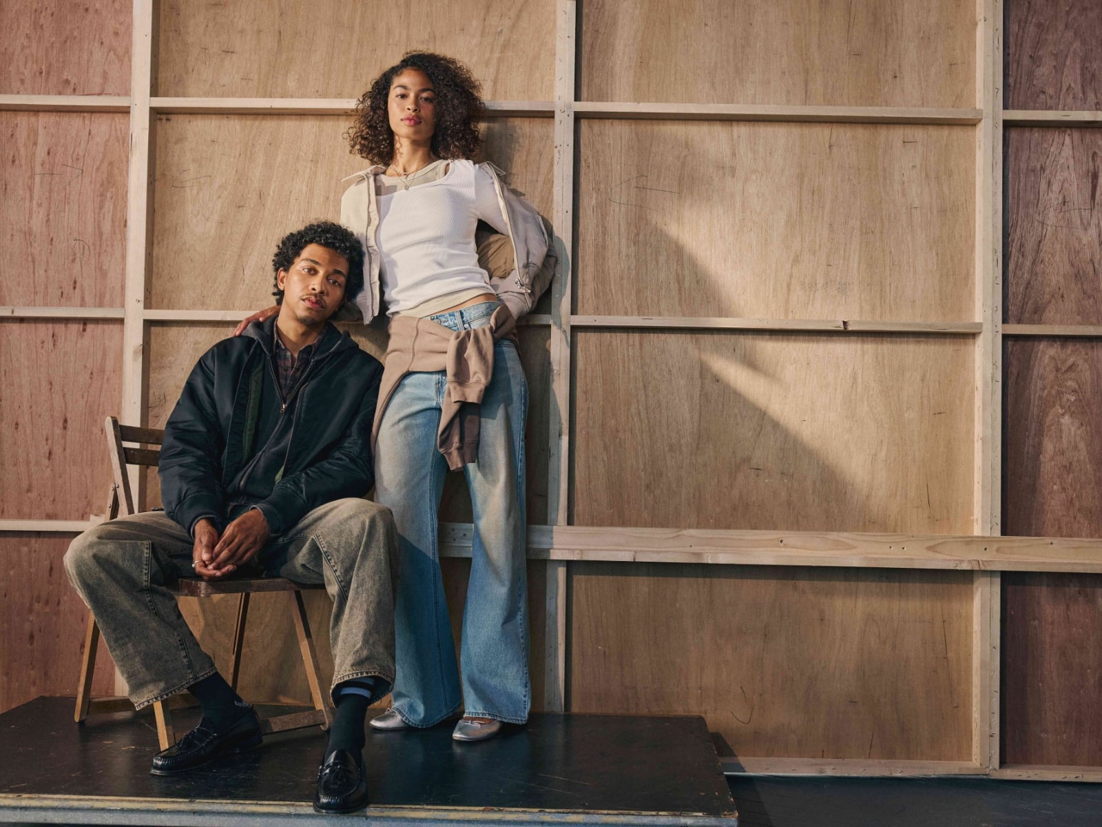 Levi’s® 2026 春夏系列：末 Z 世代衣櫥不羈之選，以成熟油漬搖滾風向矛盾之美致敬