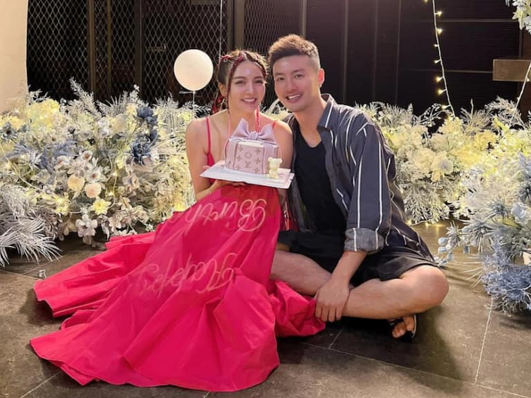 吳亞馨低調升格當媽媽!42 歲性感女神 2 年前秘密生子,彌月派對照曝光引熱議!