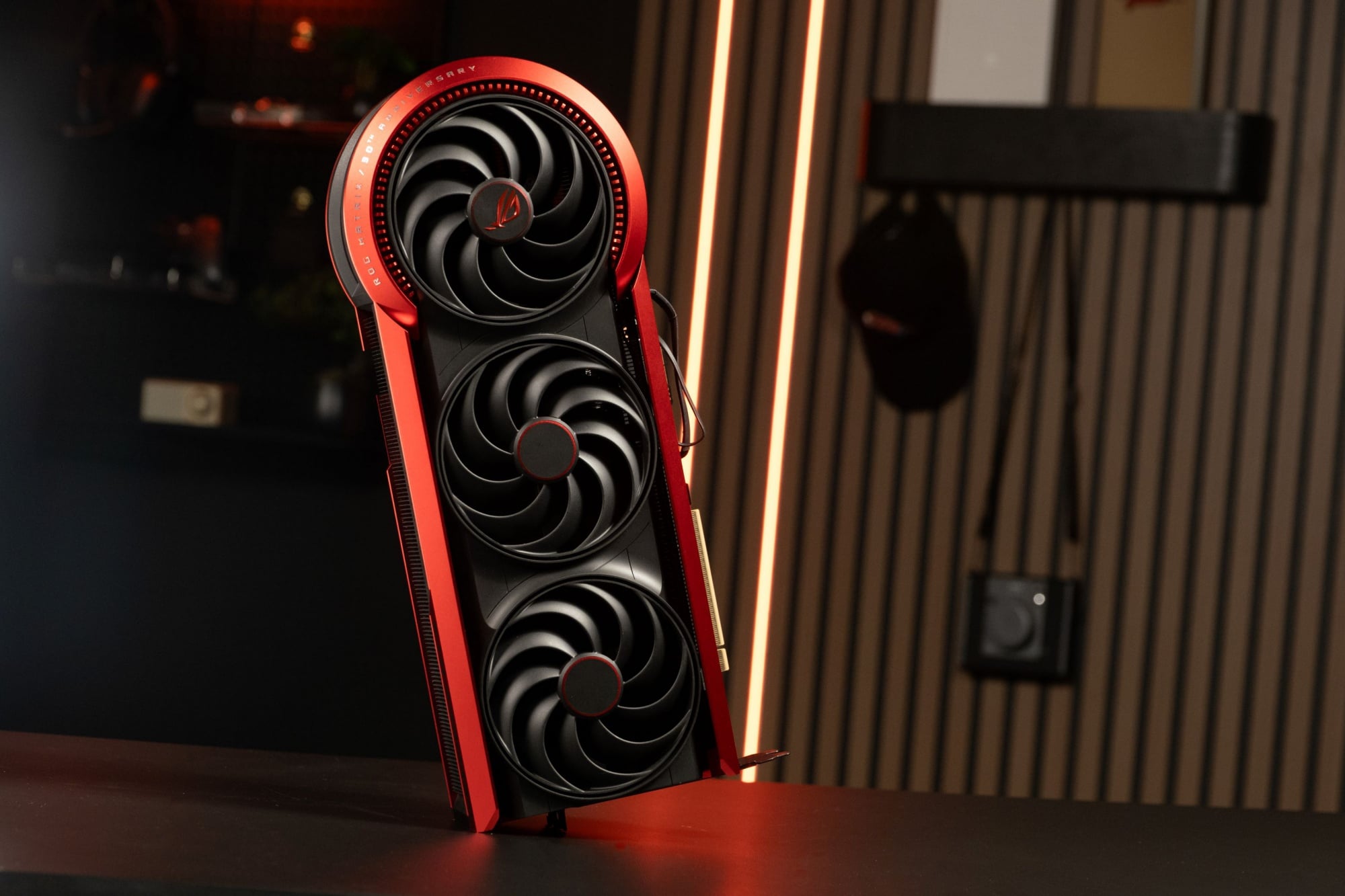 集三十年大成之作！ROG Matrix GeForce RTX 5090震撼登台