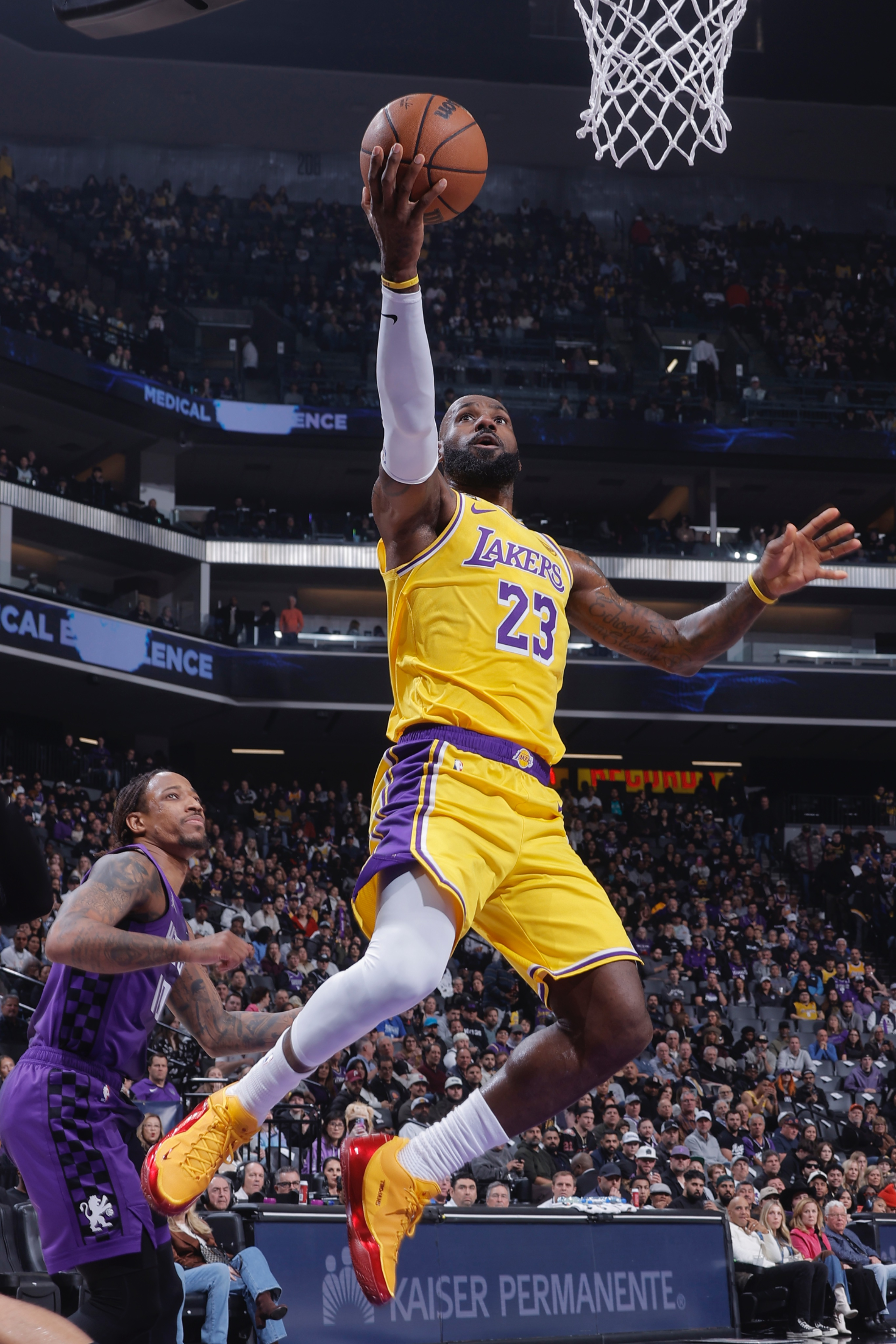 NBA／湖人輸給國王苦吞 3 連敗！詹皇嚴肅坦言「你必須把球投進，但我們就是投不進。」