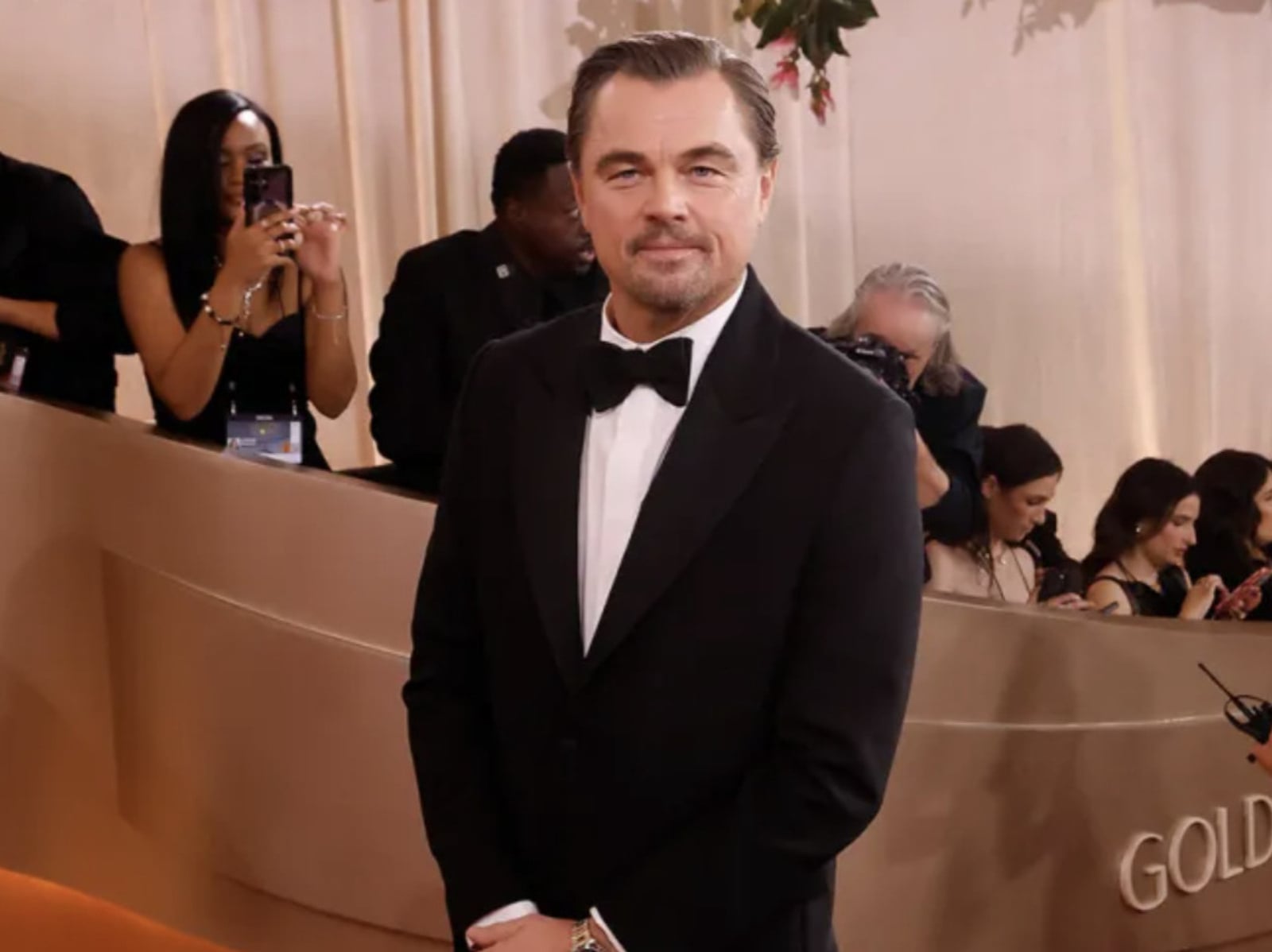 李奧納多狄卡皮歐 Leonardo DiCaprio 金球獎遭虧「女友未滿 30 歲」高 EQ 回應主持人引網讚爆！