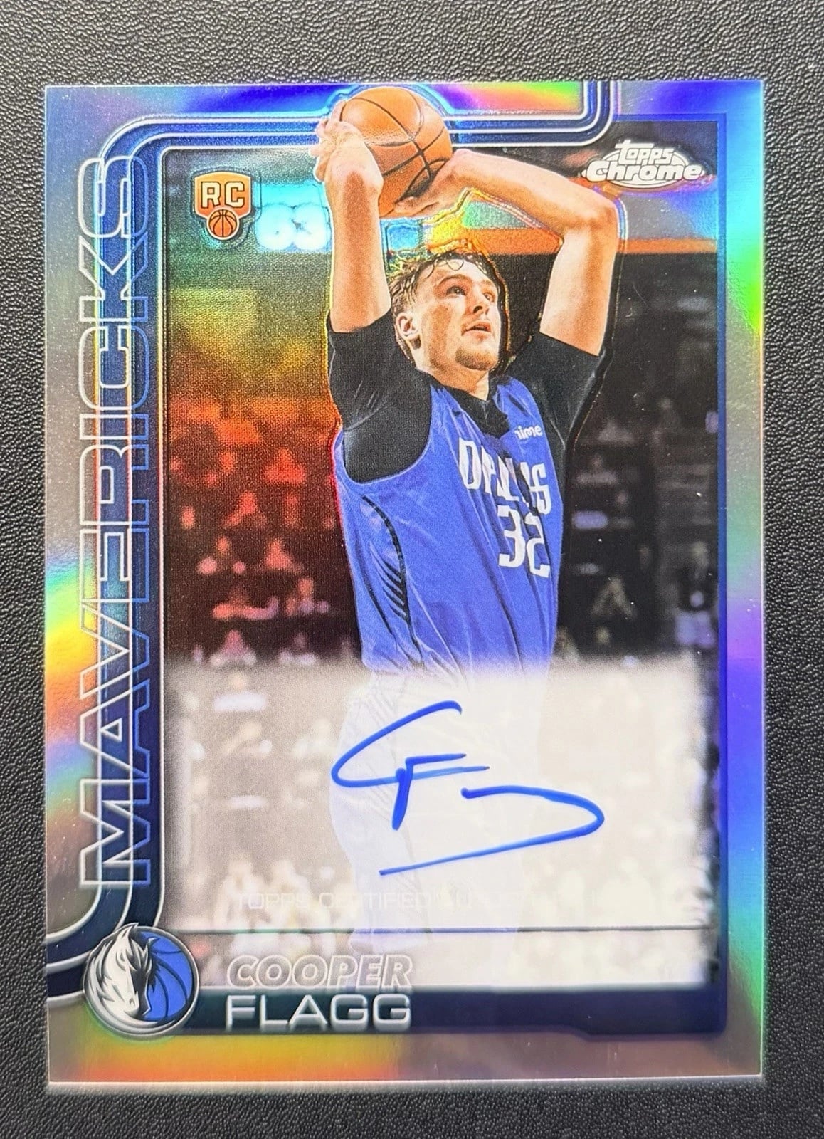 Ray 開中 Cooper Flagg 極稀有親簽球員卡！網友全嗨翻：「真的是 Ray 生我夢！」