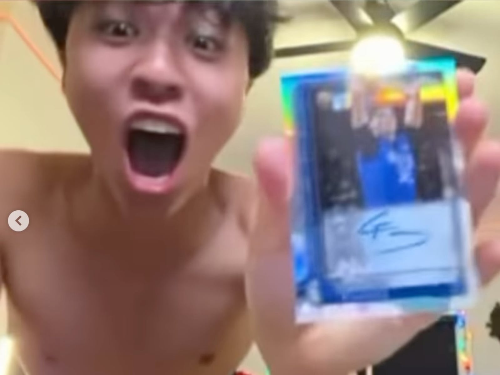 Ray 開中 Cooper Flagg 極稀有親簽球員卡！網友全嗨翻：「真的是 Ray 生我夢！」