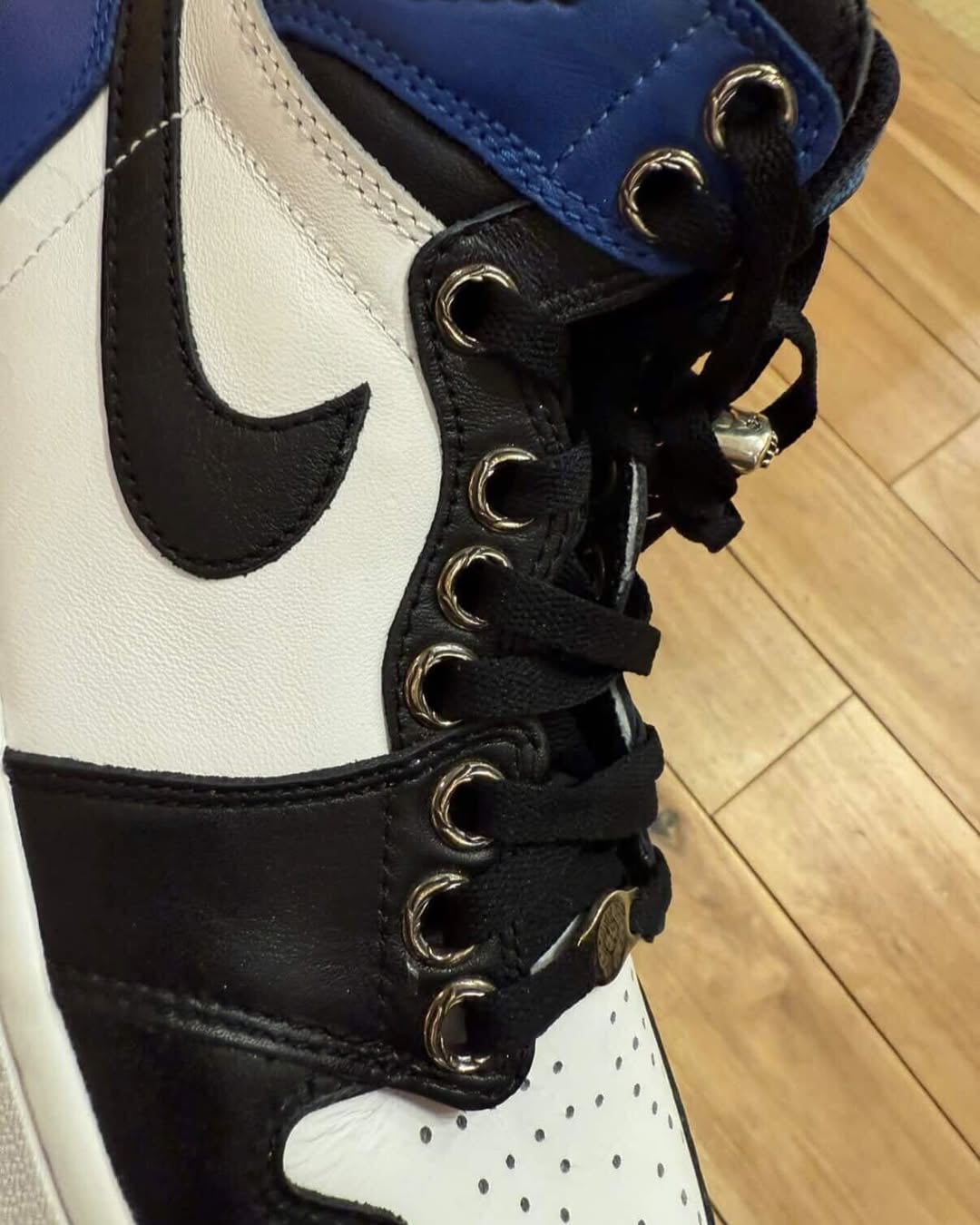 Chrome Hearts × fragment design AJ1 曝光？這雙客製鞋款可能是史上最貴 AJ1 之一！