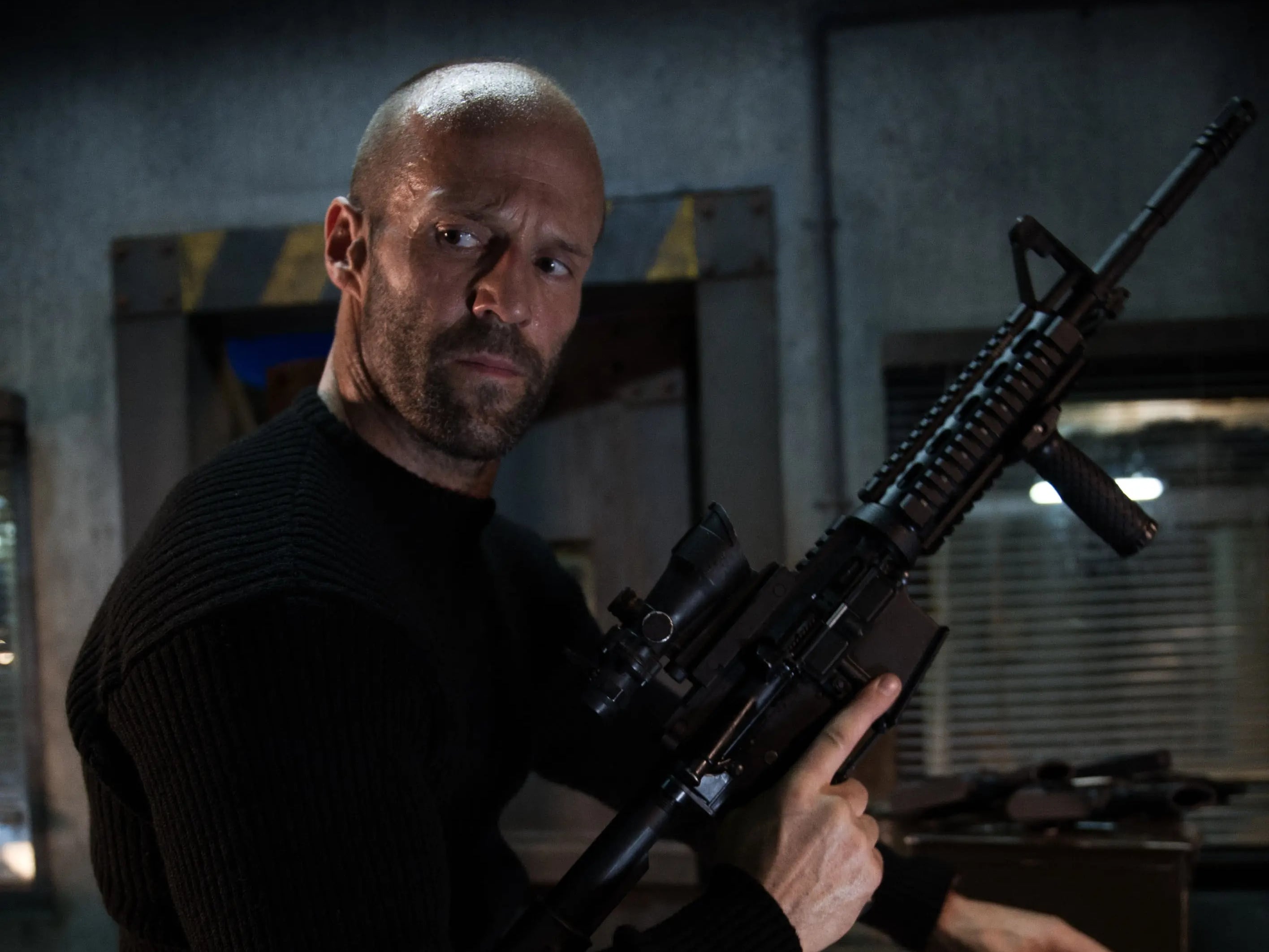 美國超市驚現「廉價版傑森史塔森」偷魚子醬！警方幽默通緝引爆網友熱議！