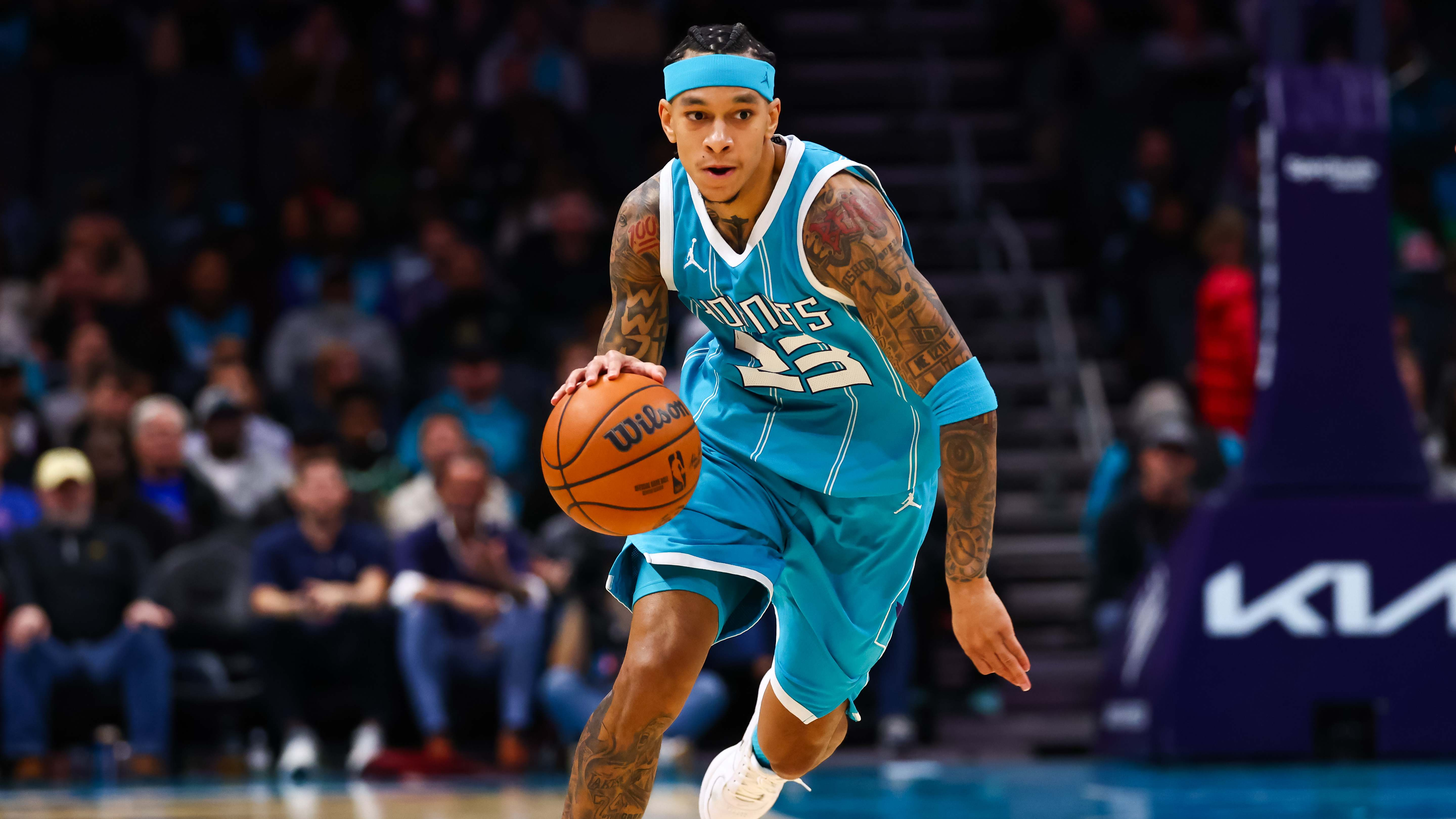 NBA 黃蜂後衛 Tre Mann 正式簽約 Reebok！神似 Allen Iverson 爆紅獲得球鞋合約！