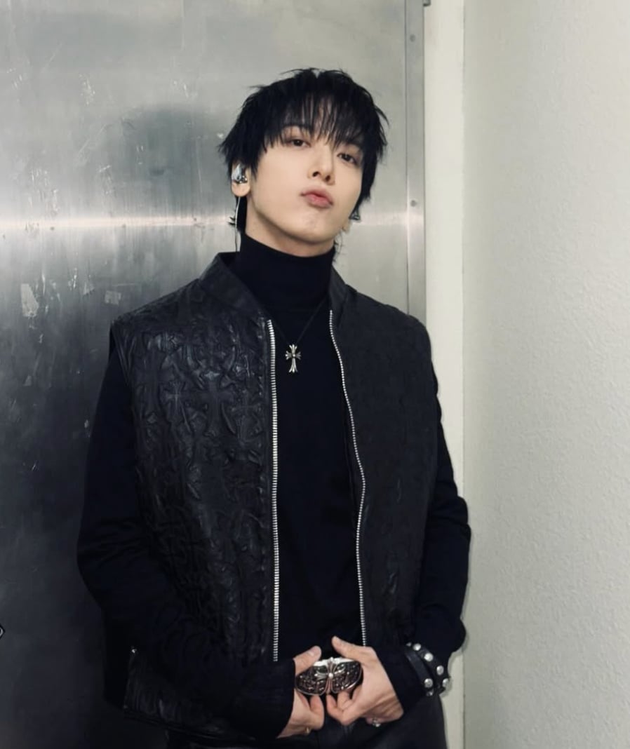 CNBLUE 鄭容和出道 16 週年直播！膝蓋發出咔咔聲，粉絲：「這是資歷的聲音！」