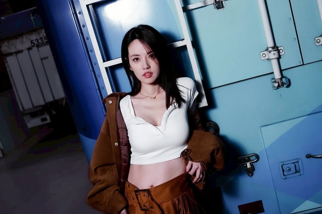 阿諾承認隆乳！IG 回應球場短片直言：「挺起來更有底氣！」