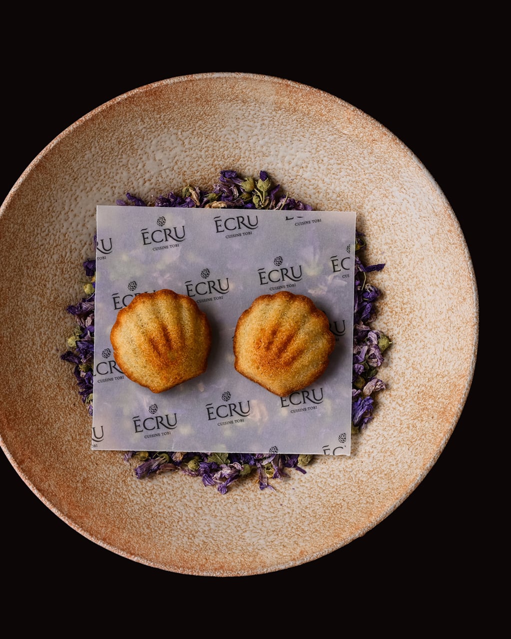 2026 台北米其林二星餐廳推薦 ÈCRU |紫羅蘭馨香綻放,開啟冬日真摯溫暖的篇章!