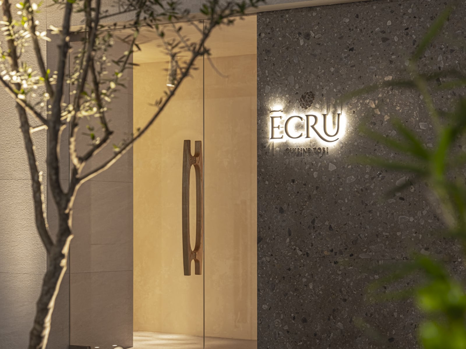 2026 台北米其林二星餐廳推薦 ÈCRU ｜紫羅蘭馨香綻放，開啟冬日真摯溫暖的篇章！