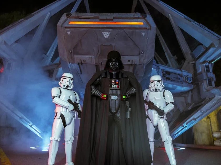 加州迪士尼樂園必玩設施「星際大戰：銀河邊緣園區」確定加入經典角色！登場時間一次看！