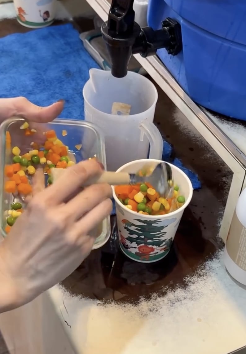 早餐店三色豆奶茶 20 元爆紅！老闆試喝差點吐，網友崩潰：「要報警了！」