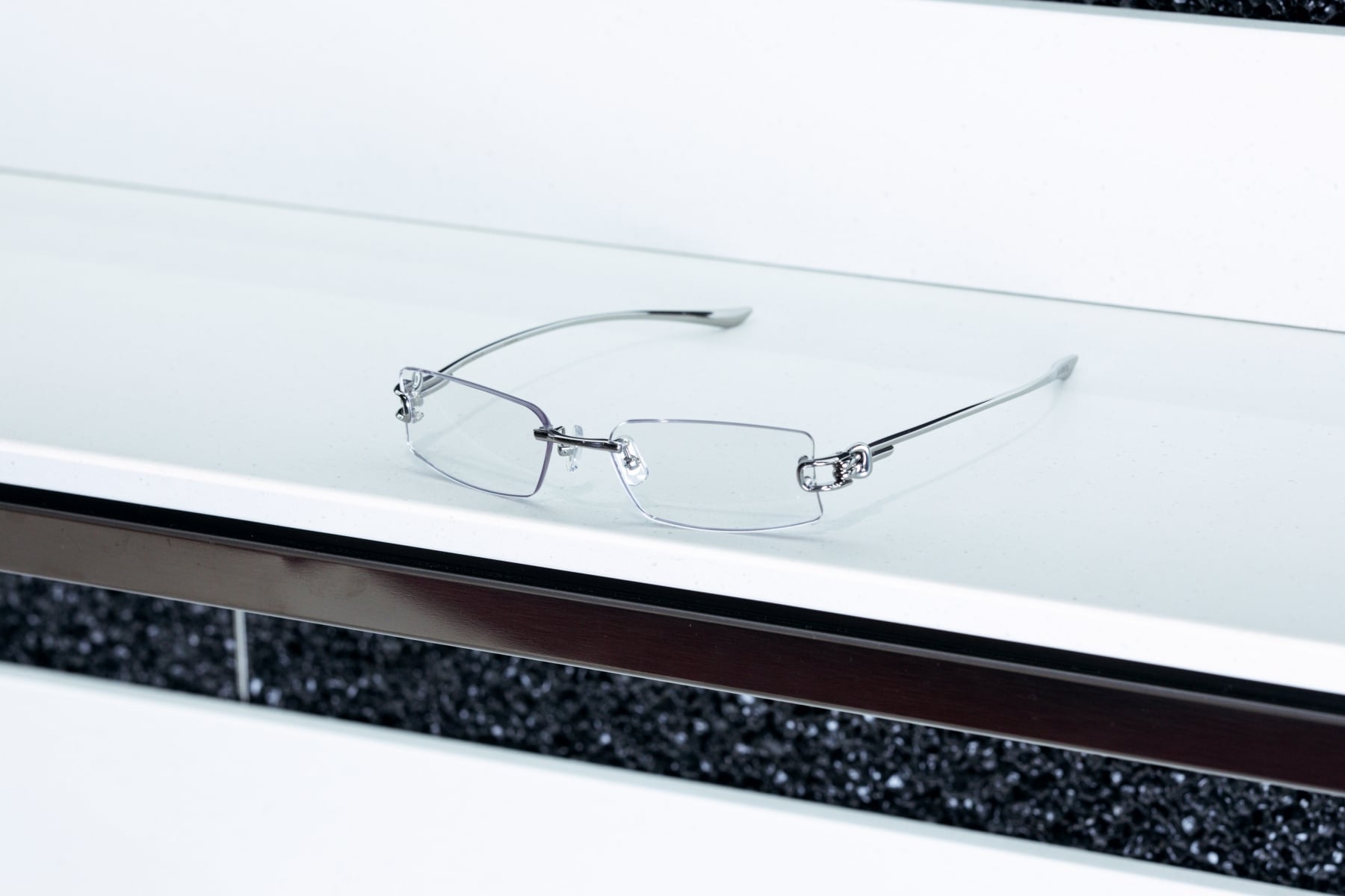 GENTLE MONSTER 聯手 FKA twigs 迎來跨界聯名！以植物美學展現眼鏡輪廓