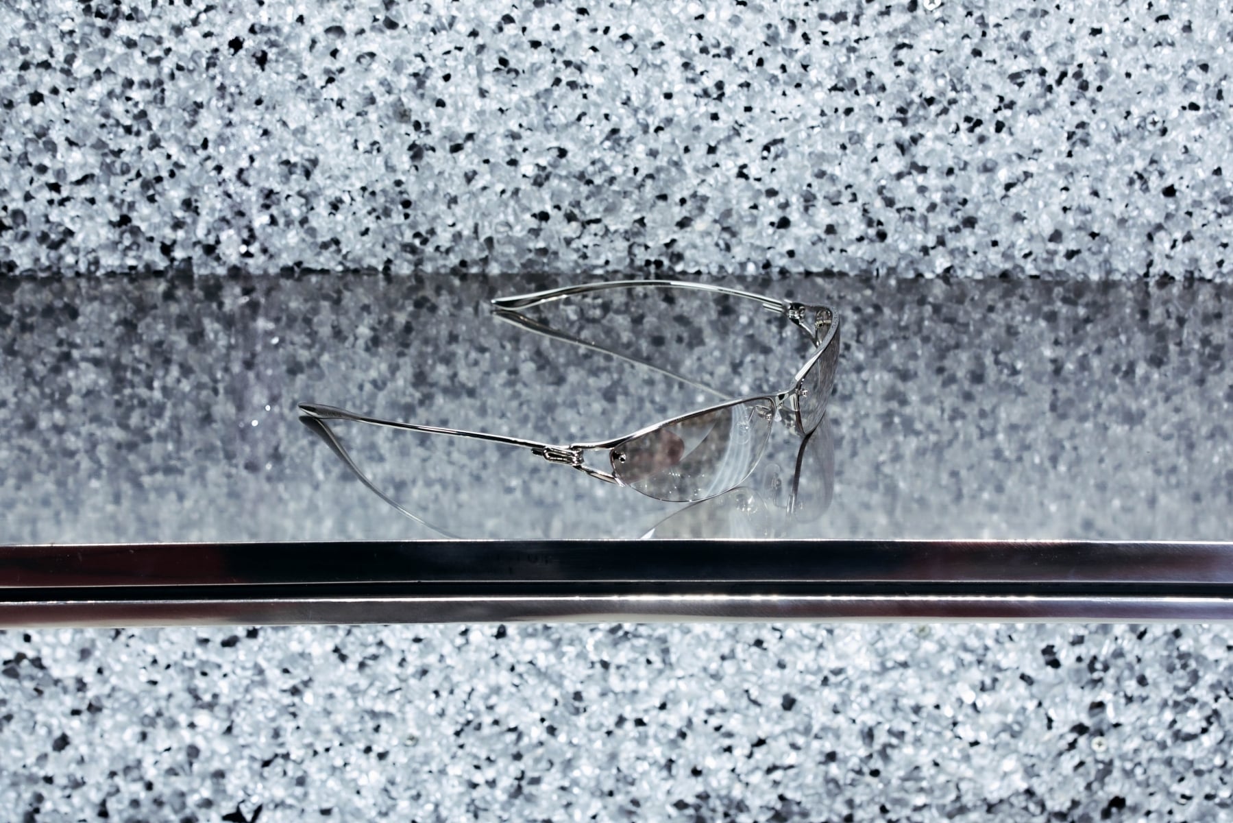 GENTLE MONSTER 聯手 FKA twigs 迎來跨界聯名！以植物美學展現眼鏡輪廓